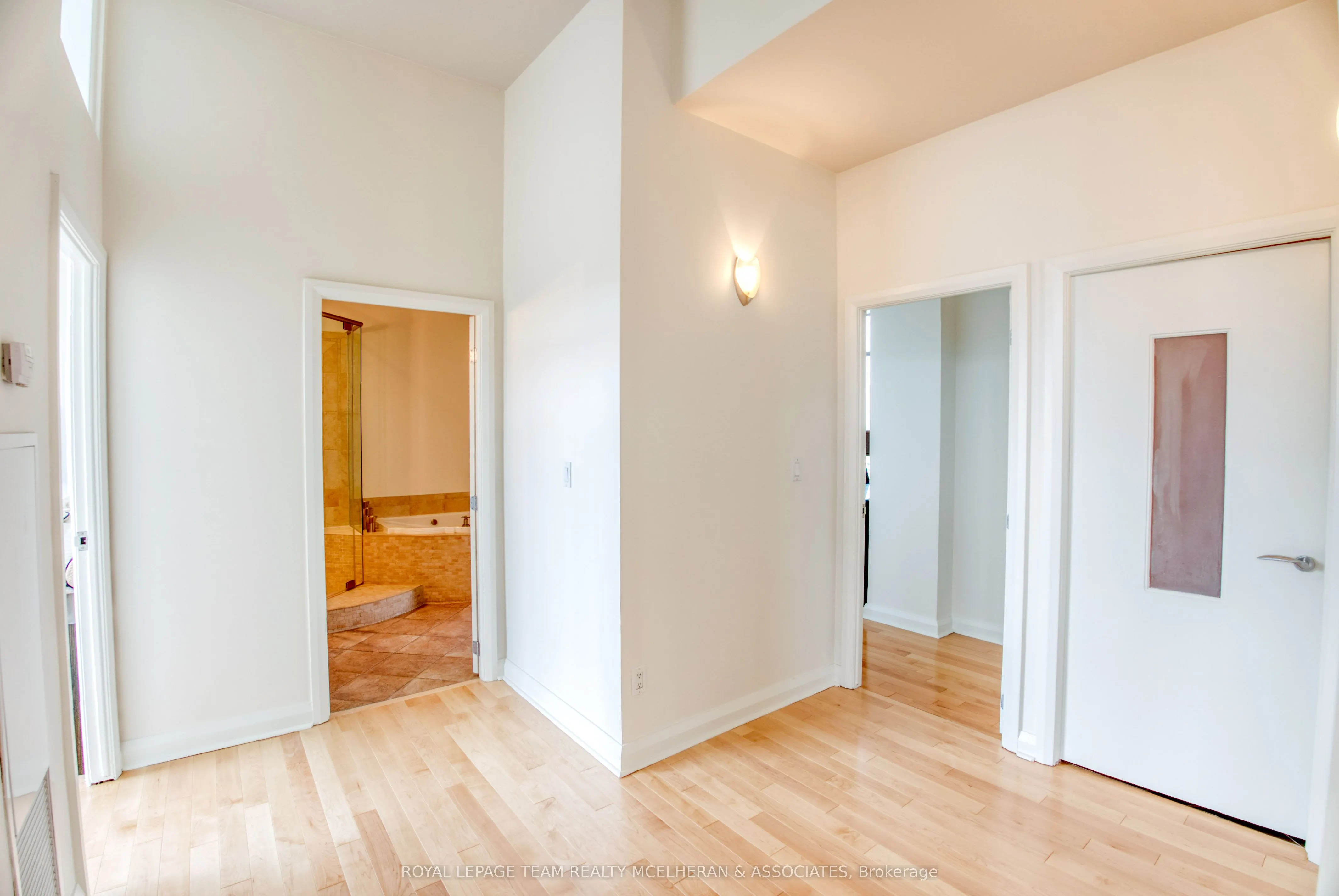 180 York Street, #1402