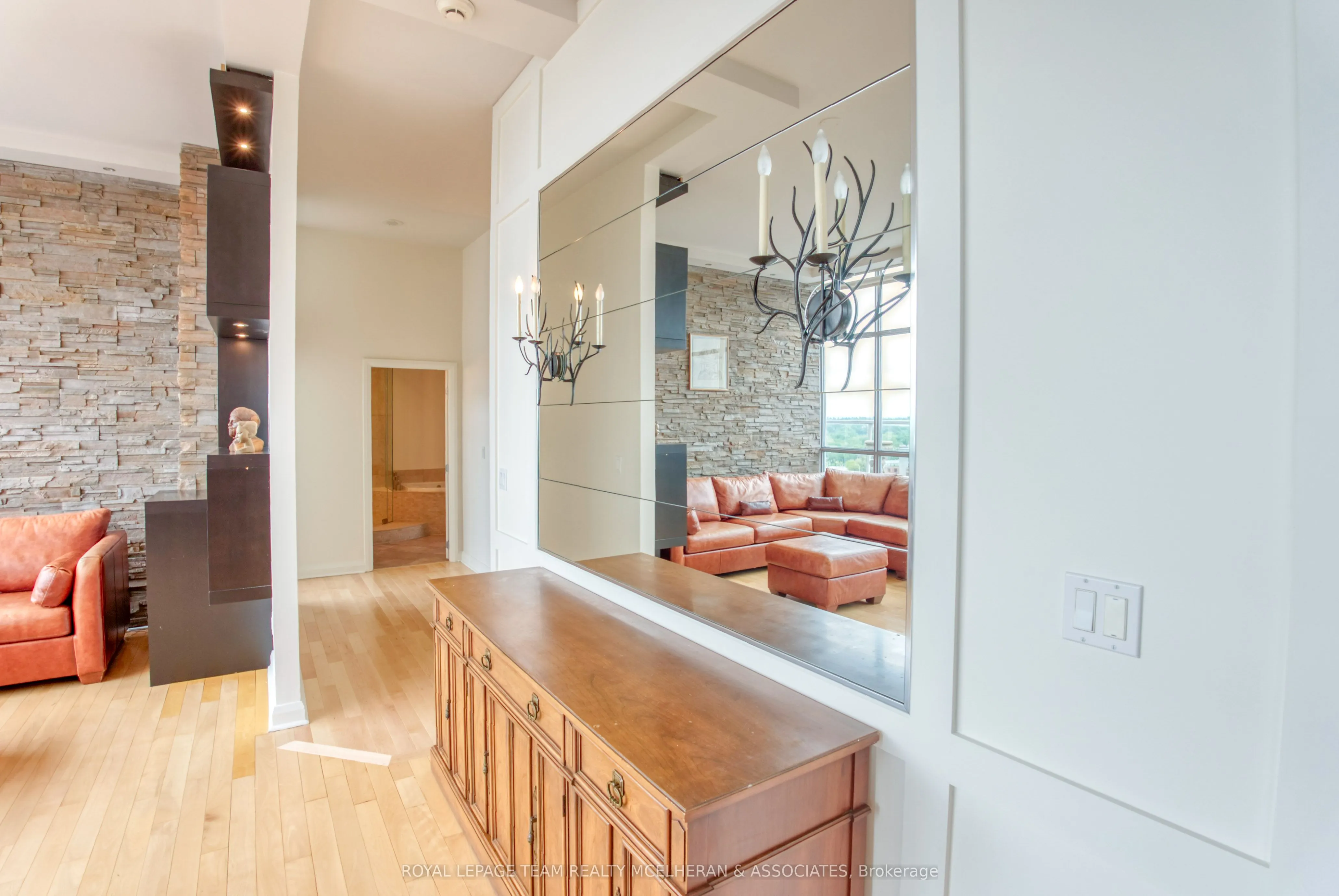 180 York Street, #1402