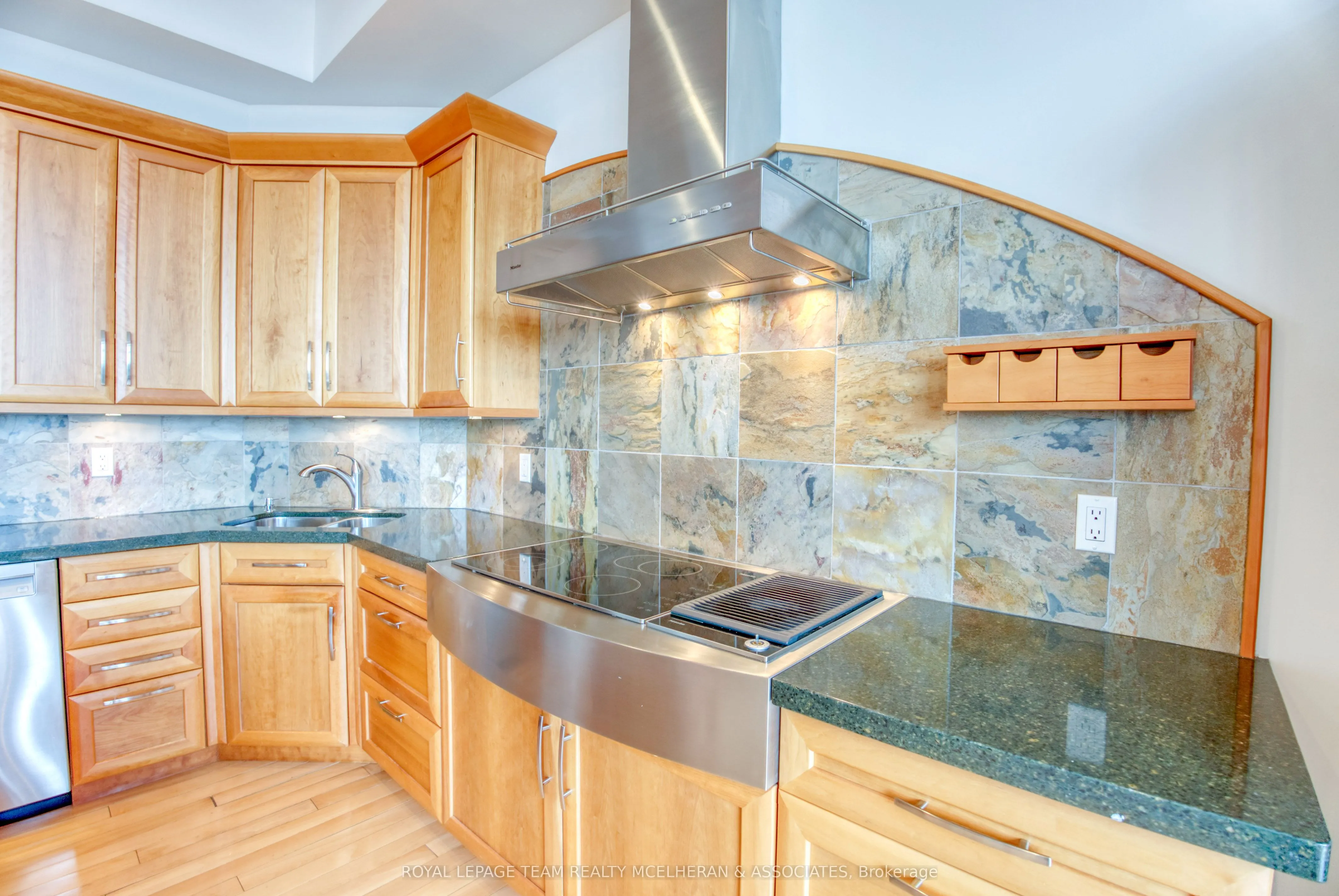 180 York Street, #1402