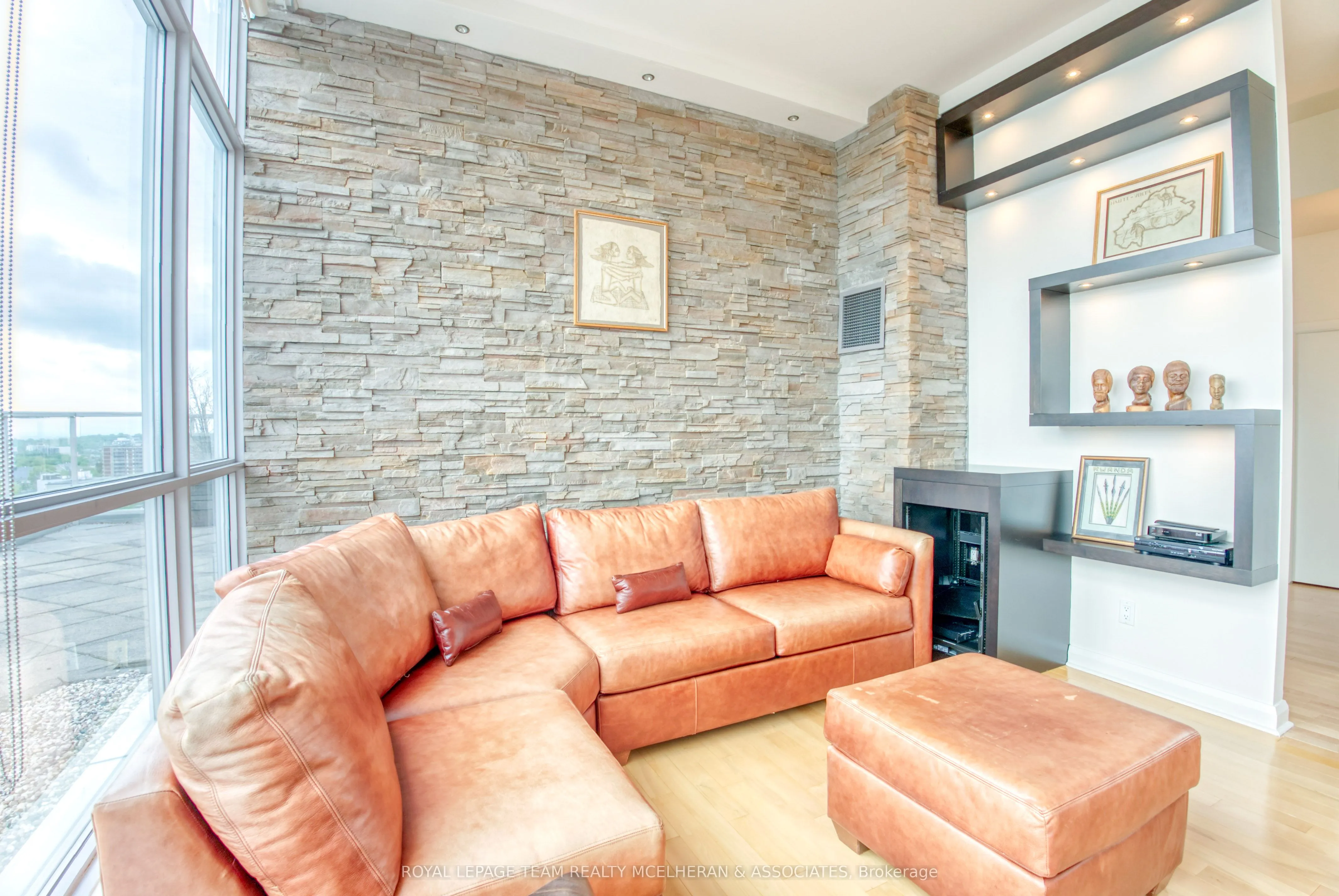 180 York Street, #1402