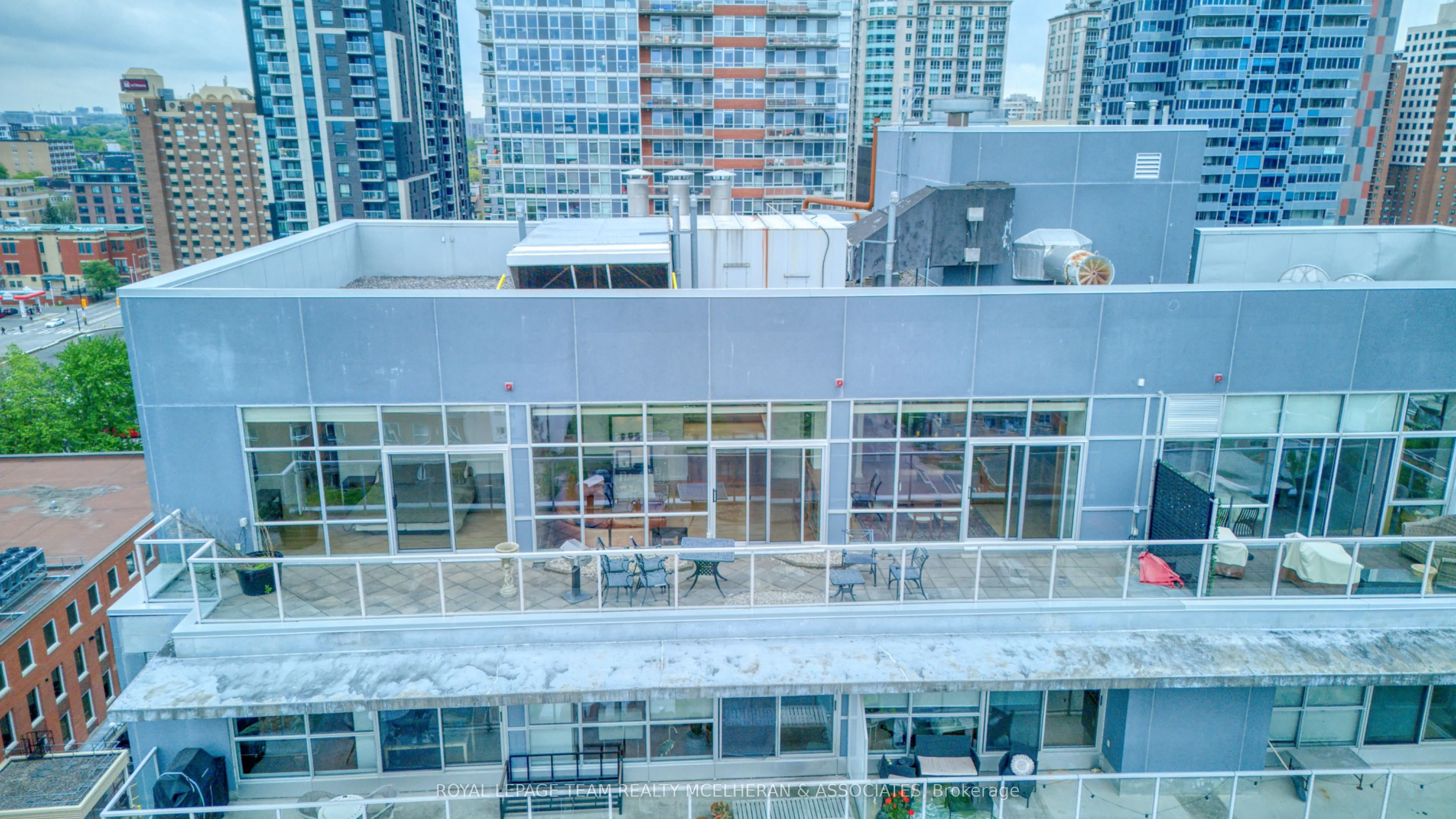 180 York Street, #1402
