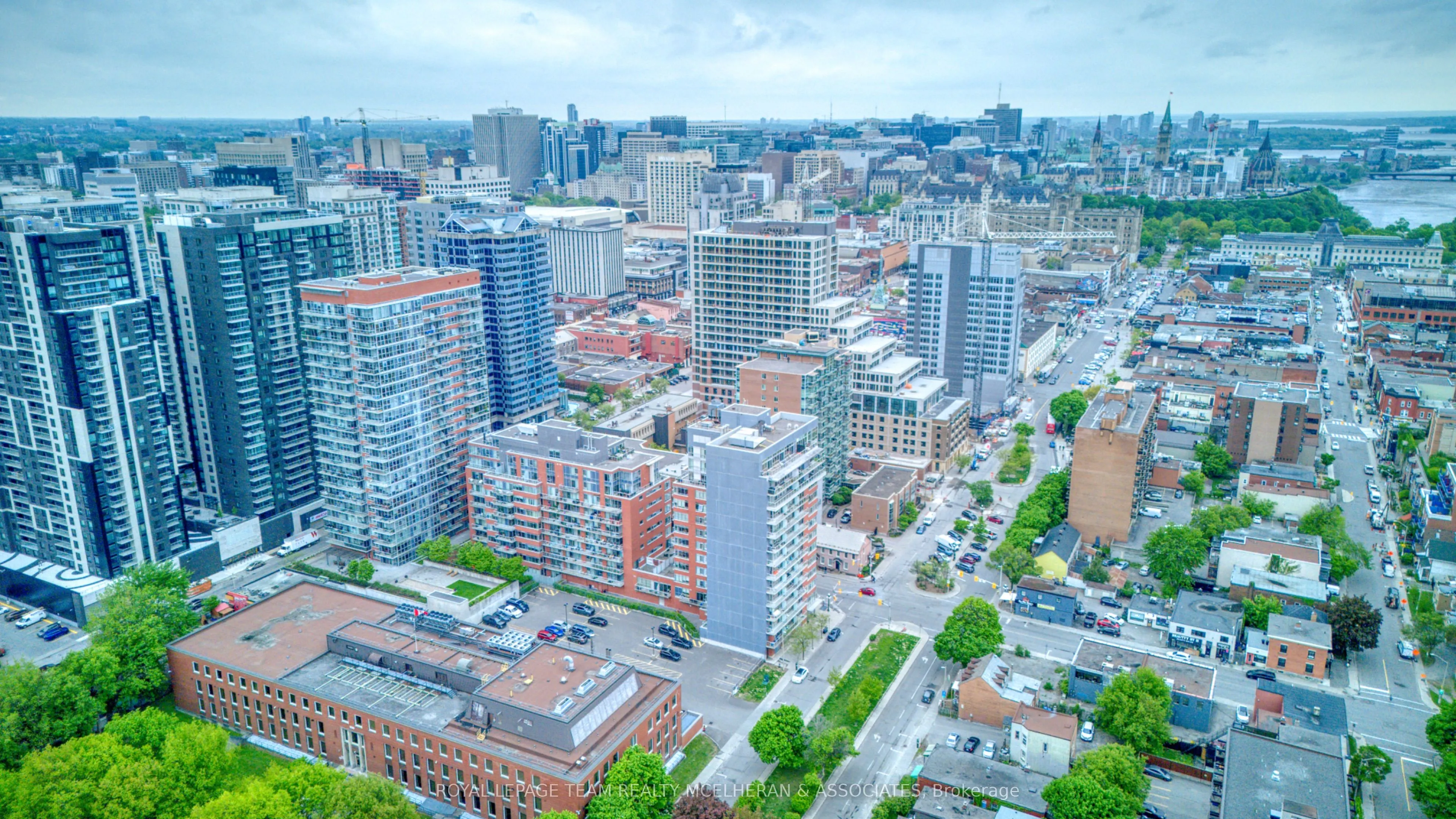 180 York Street, #1402