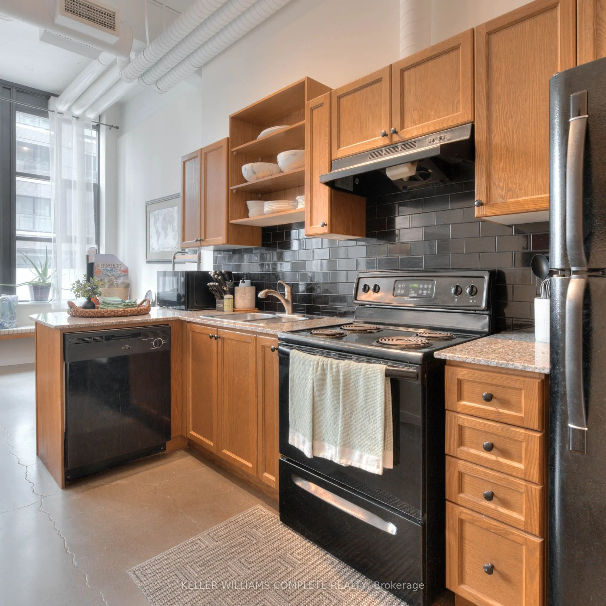 410 King Street W, #108