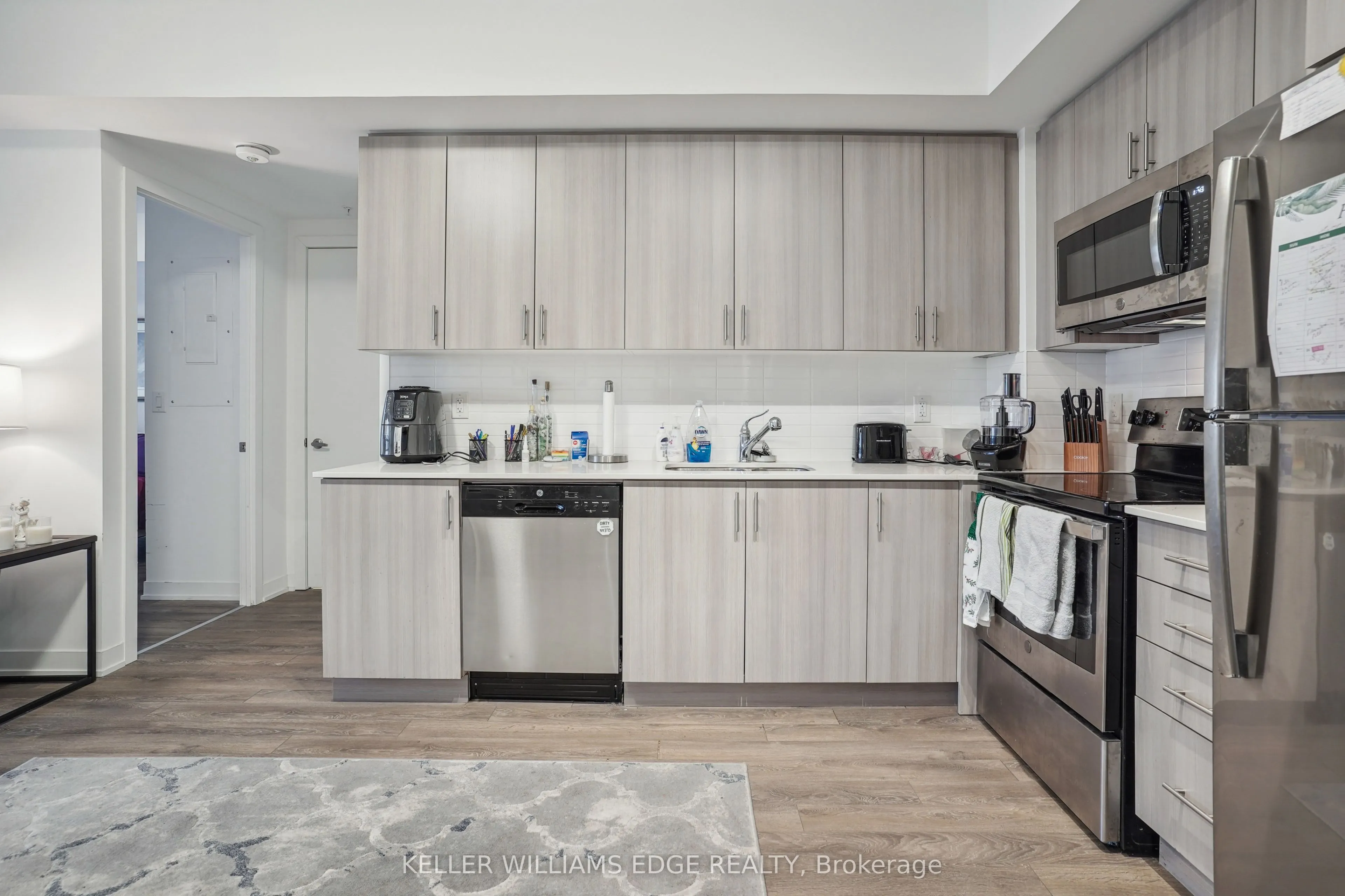 550 North Service Road, #309
