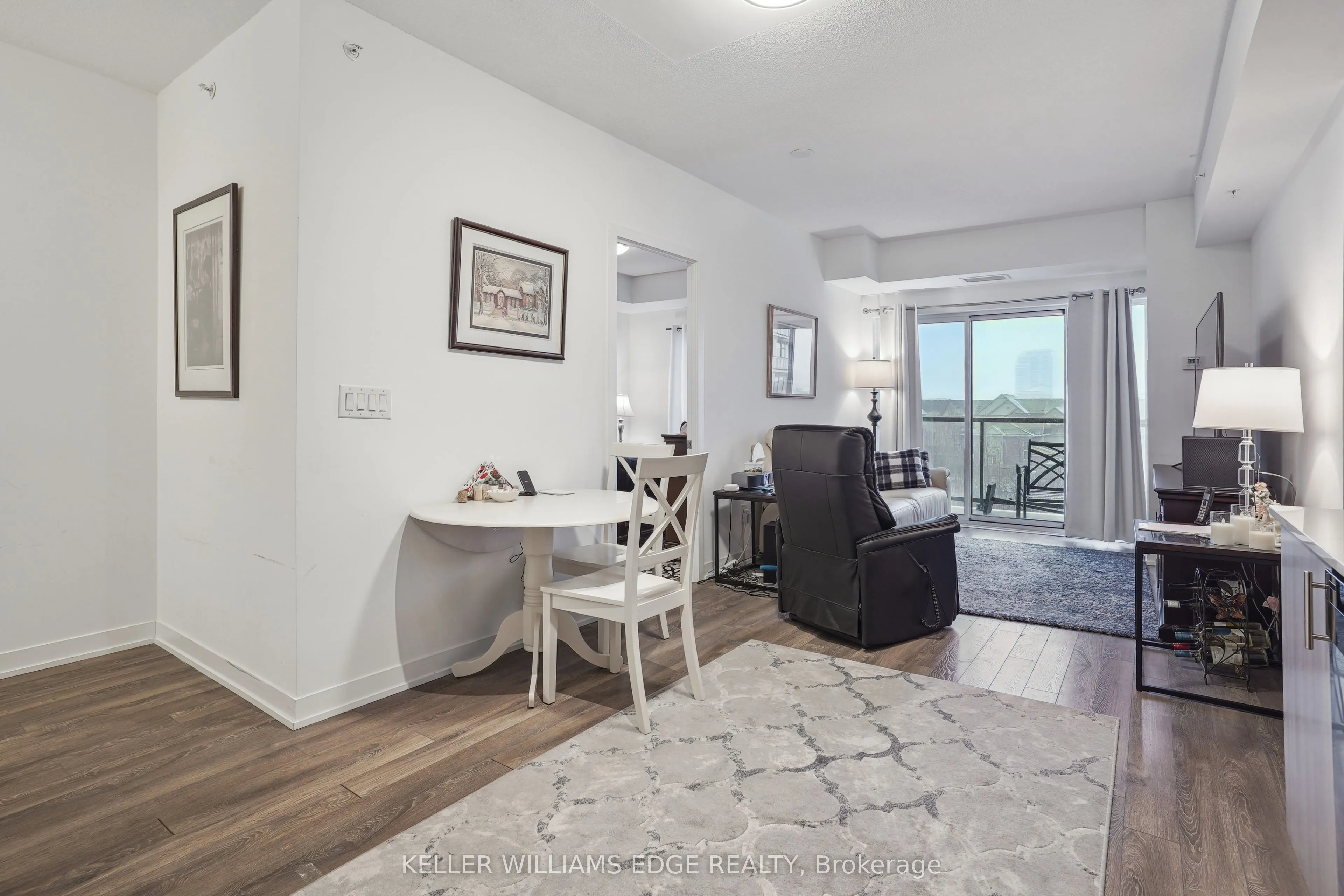 550 North Service Road, #309