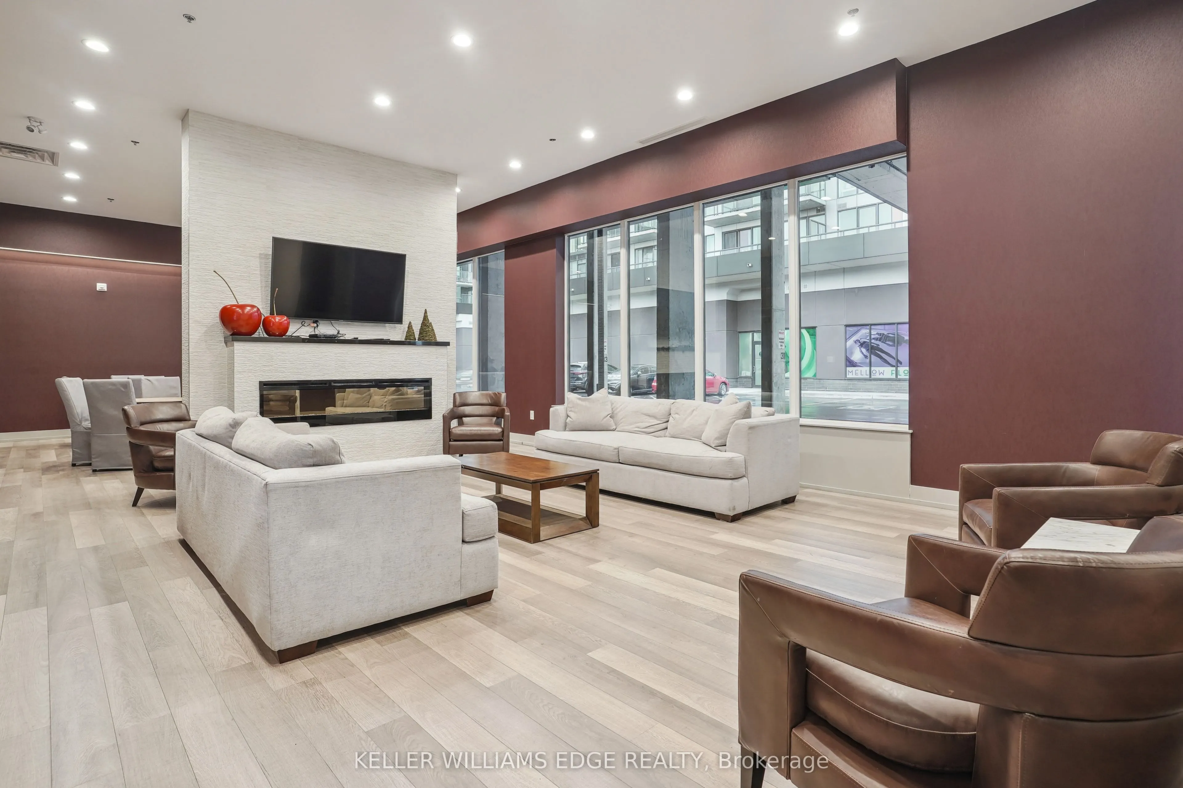 550 North Service Road, #309