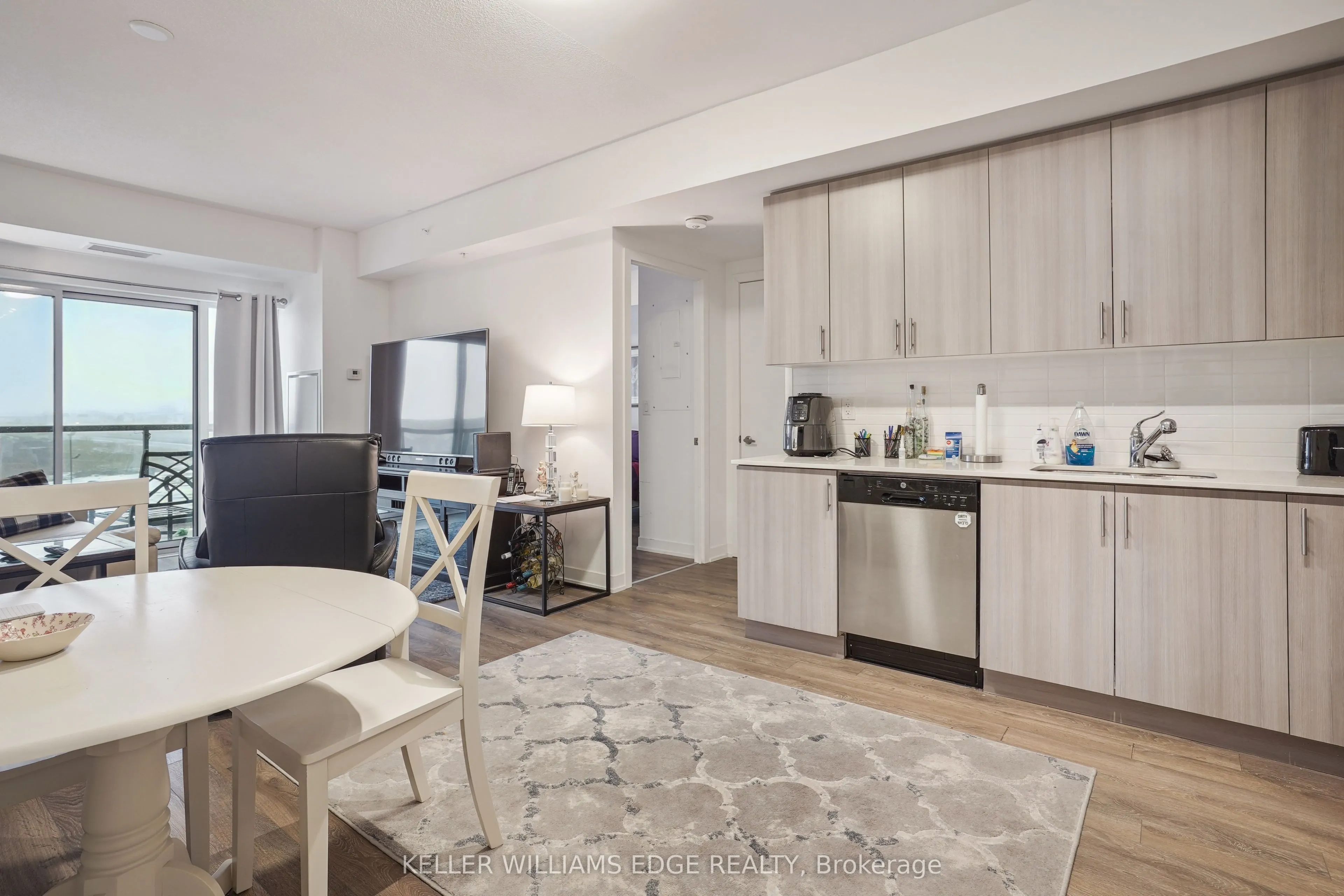 550 North Service Road, #309