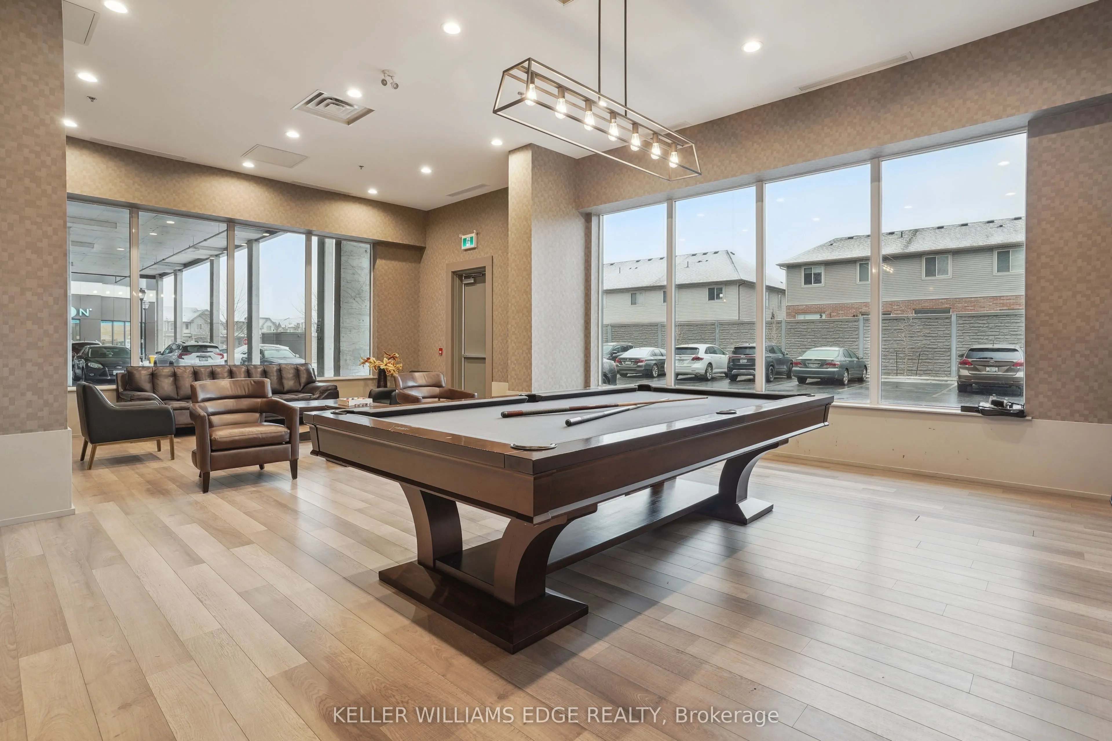 550 North Service Road, #309