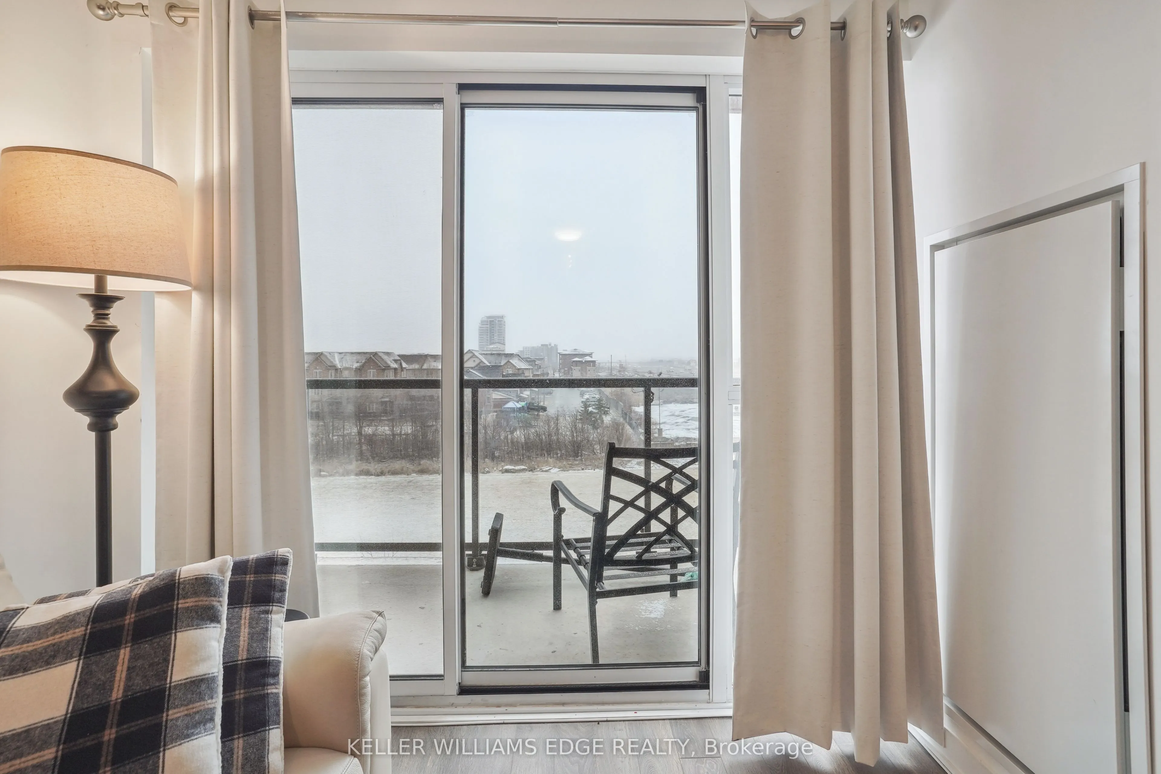 550 North Service Road, #309