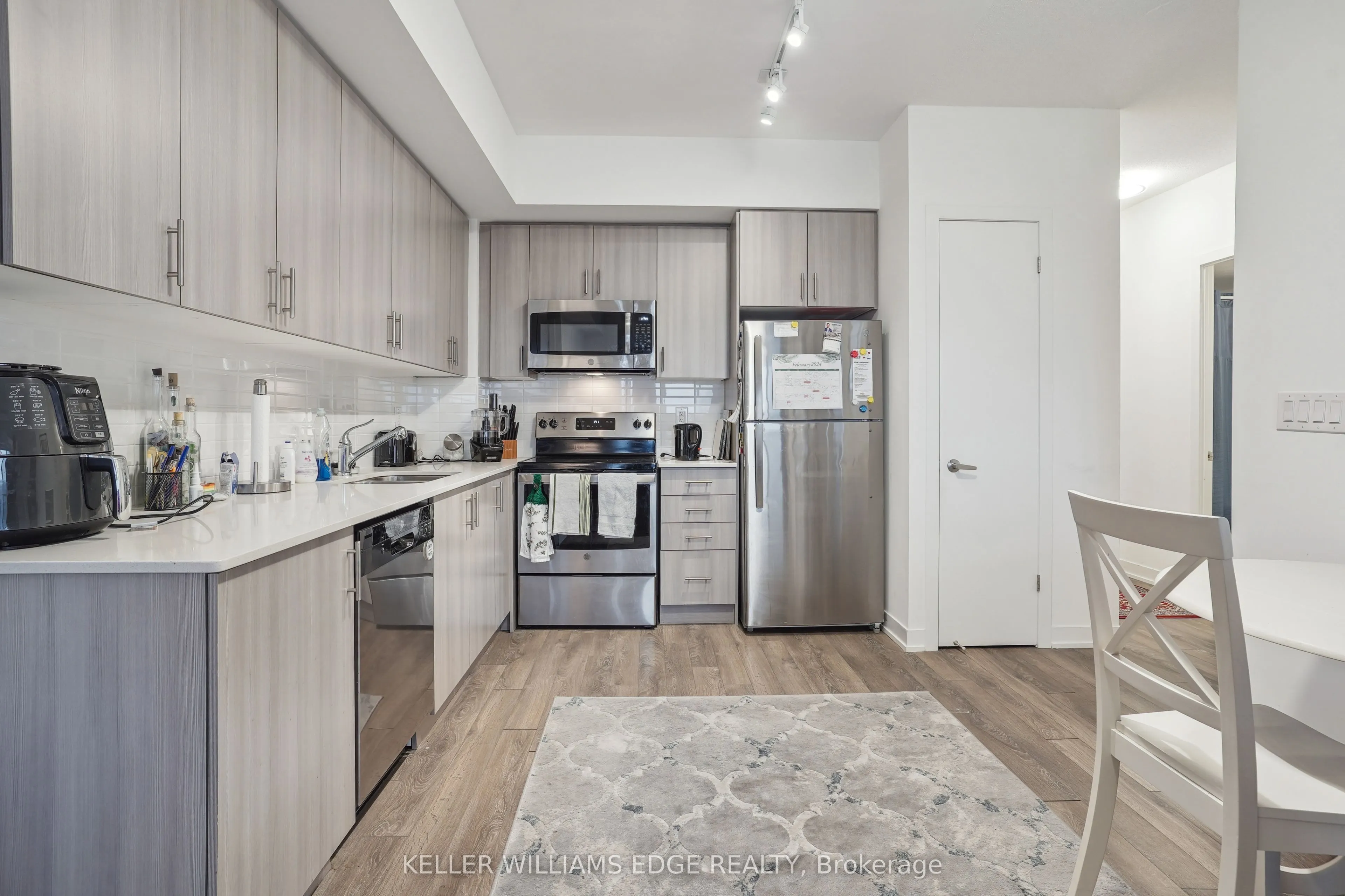 550 North Service Road, #309