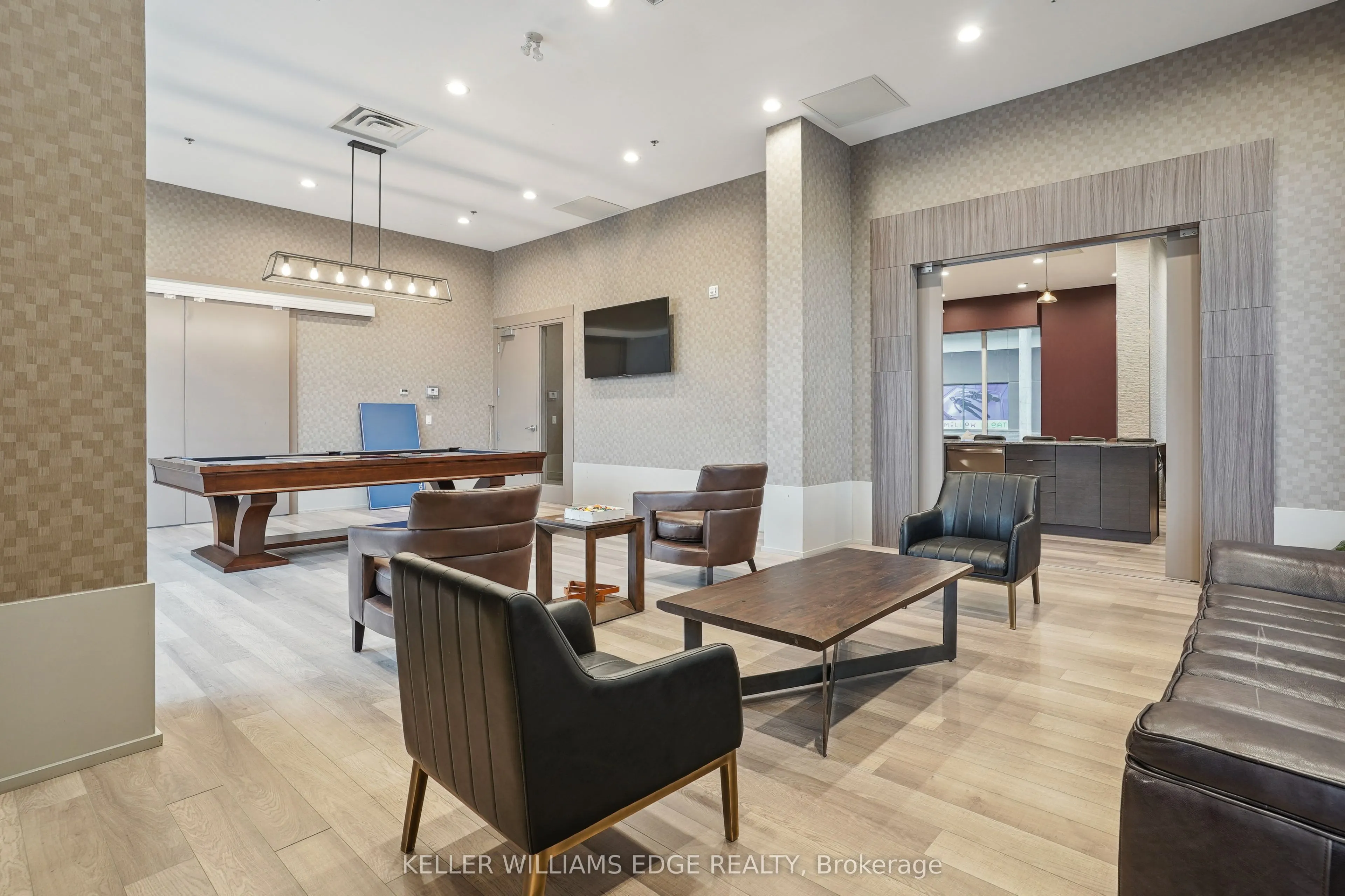 550 North Service Road, #309