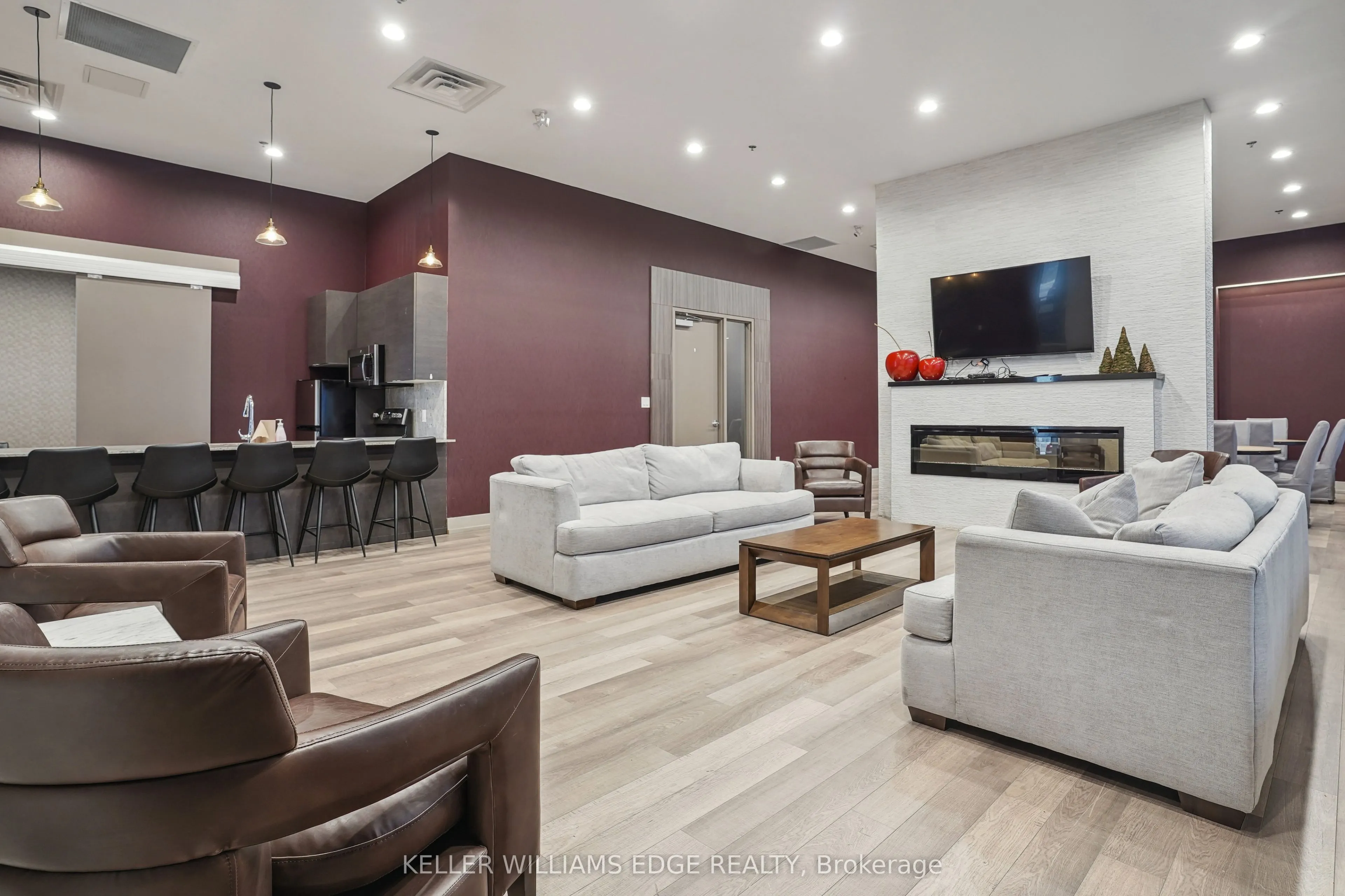 550 North Service Road, #309