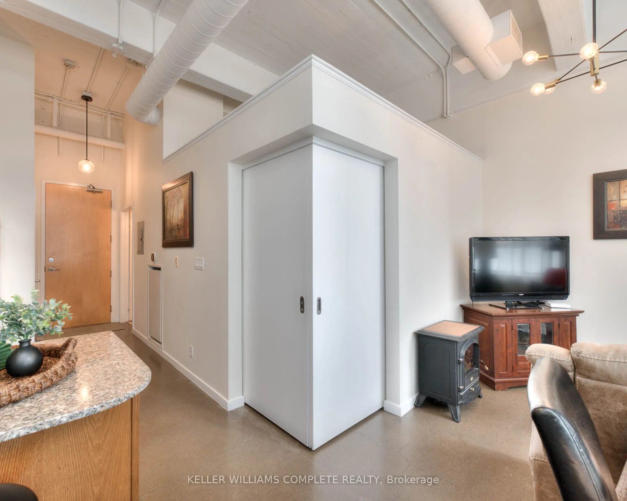 410 King Street W, #108