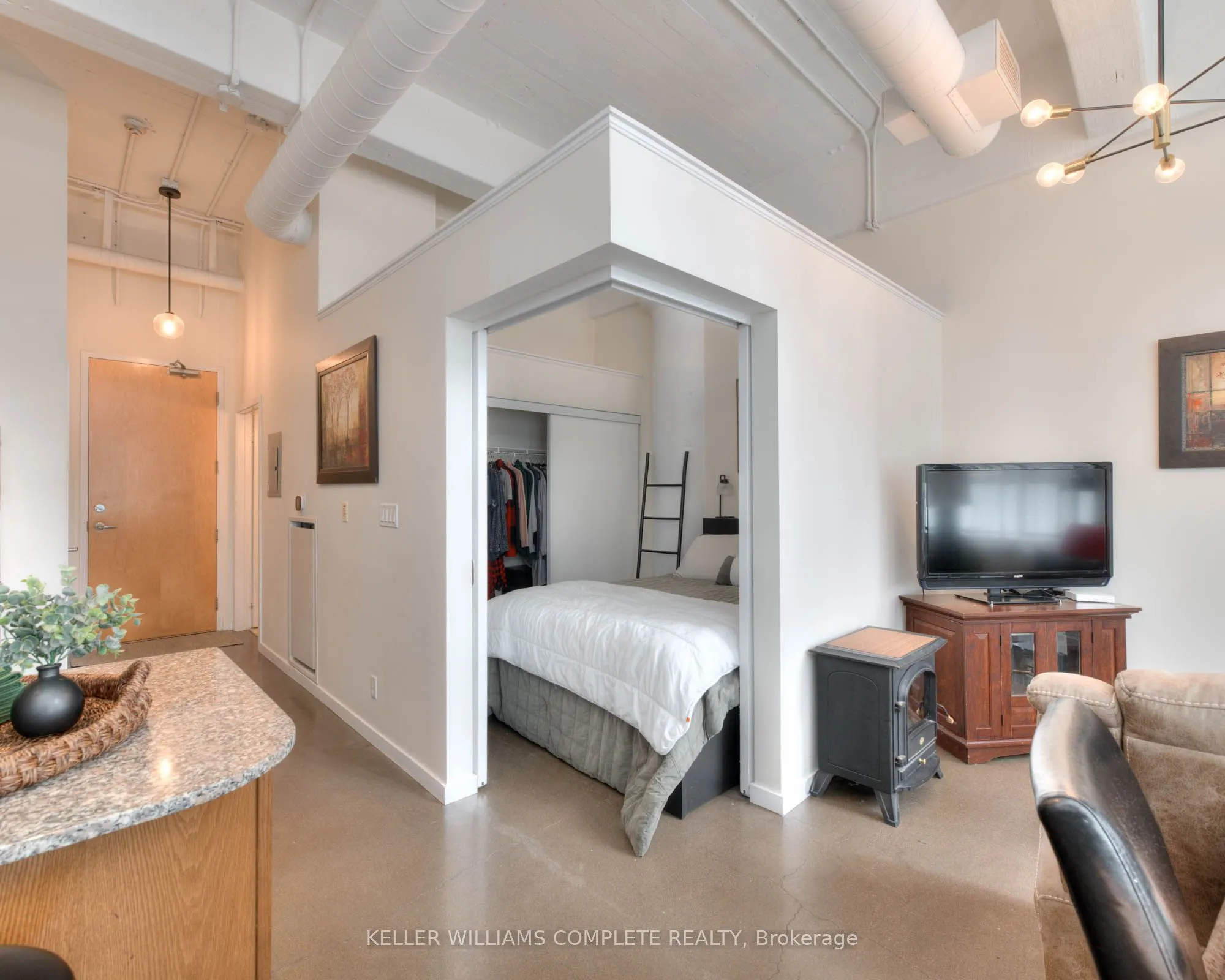 410 King Street W, #108