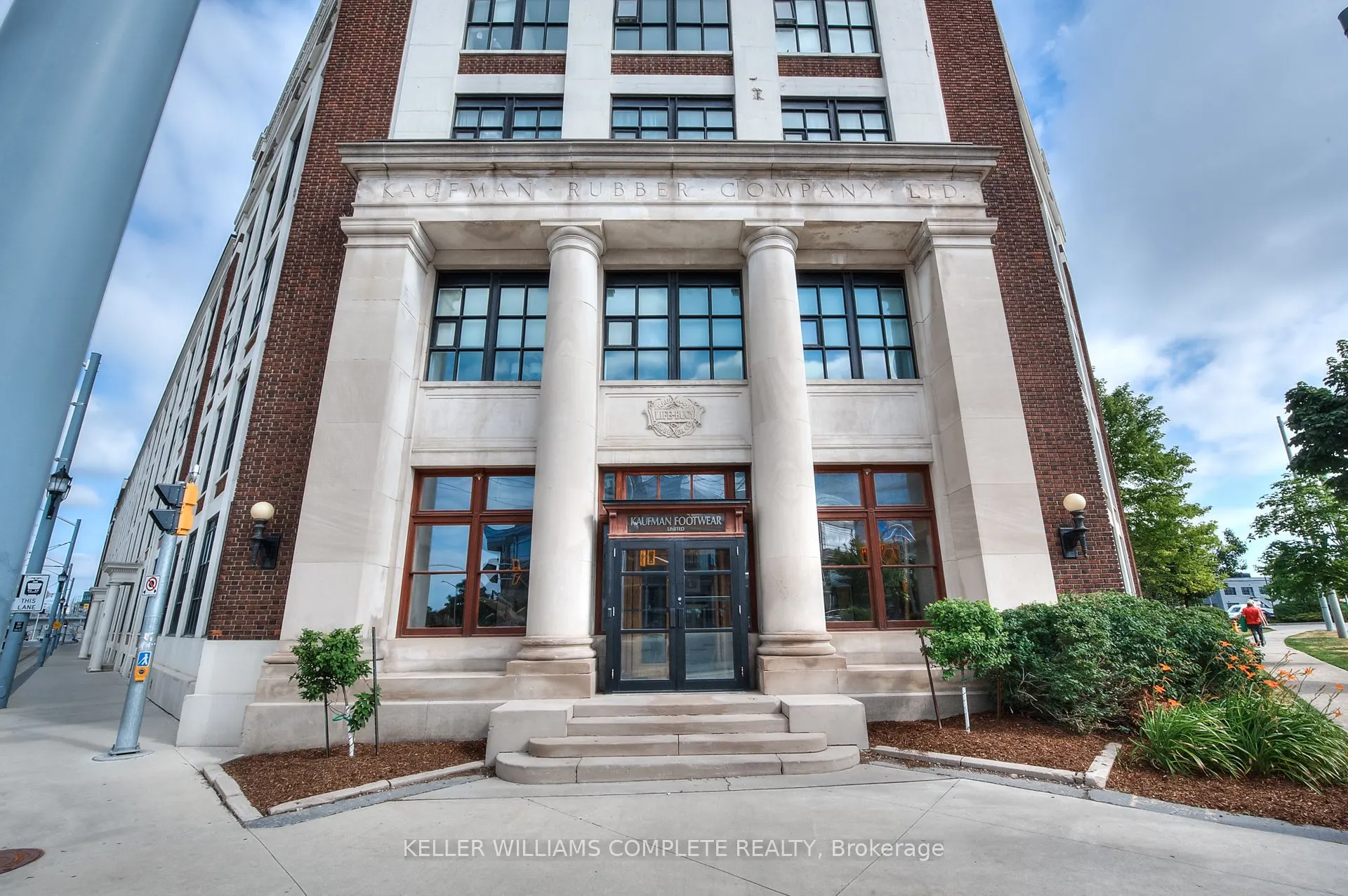410 King Street W, #108