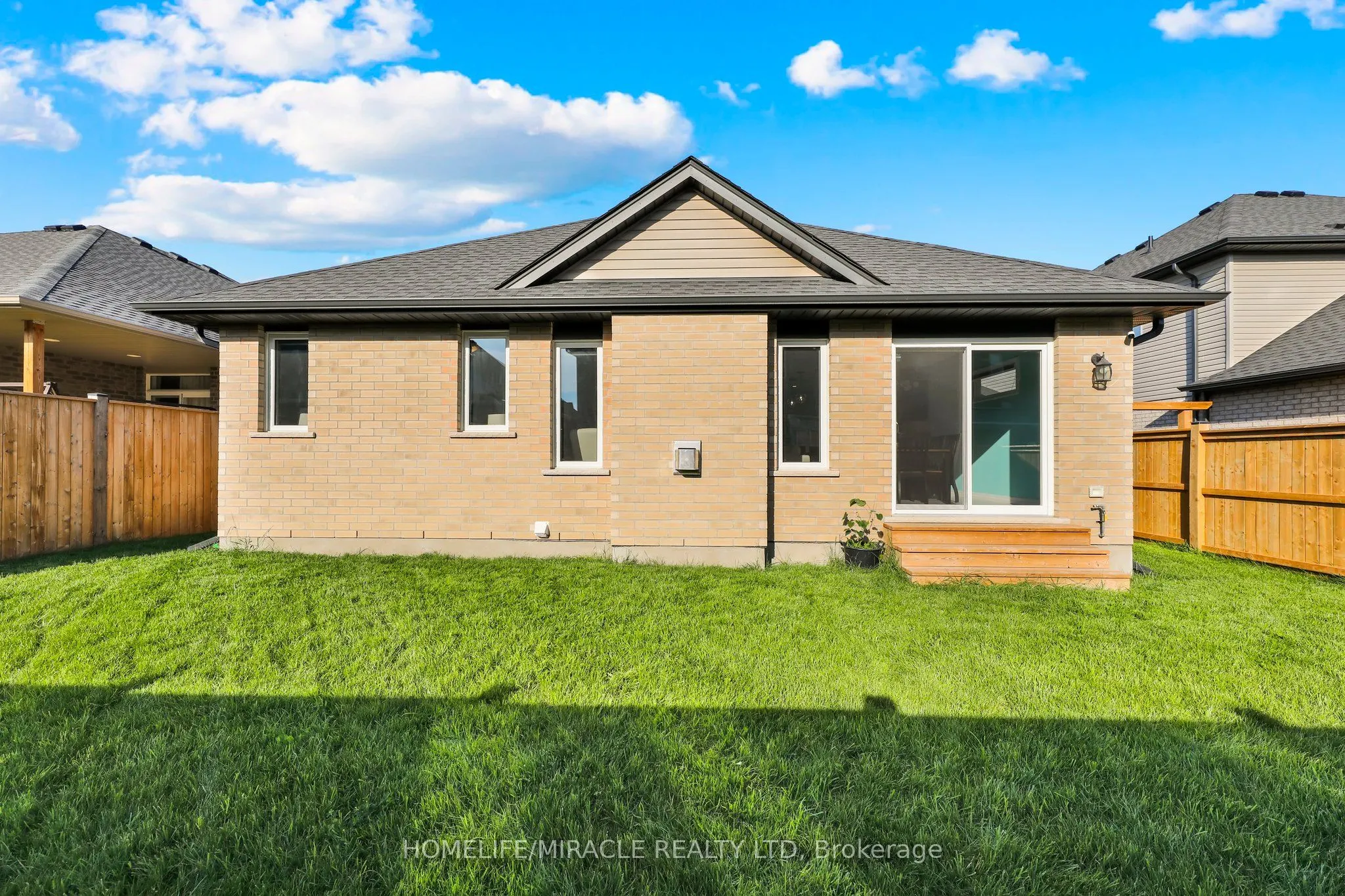 7 Curren Crescent