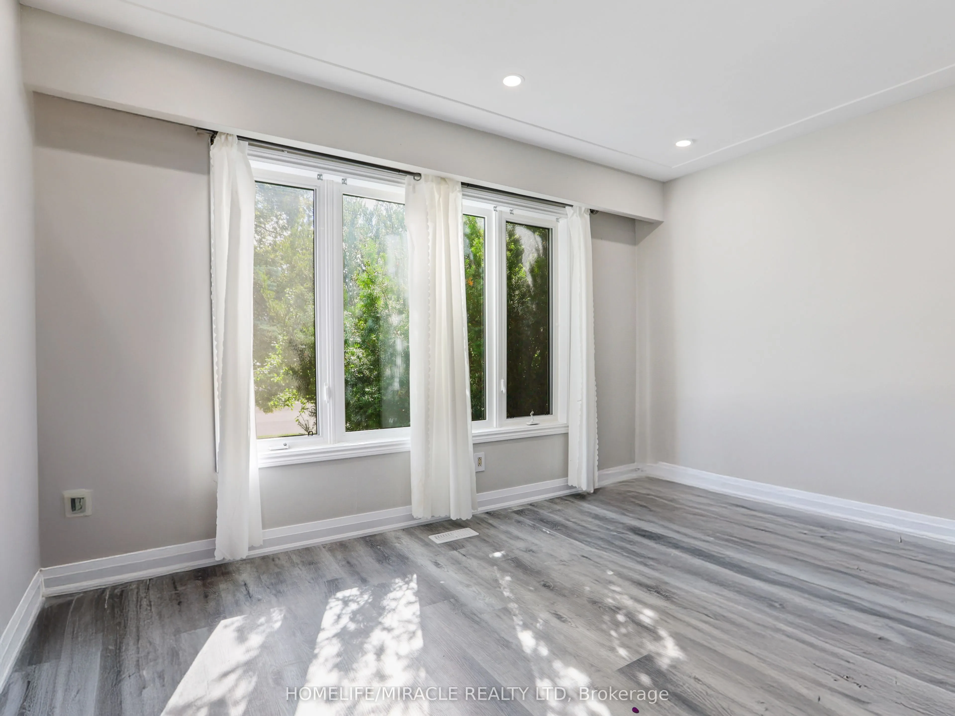 7 Cardill Crescent