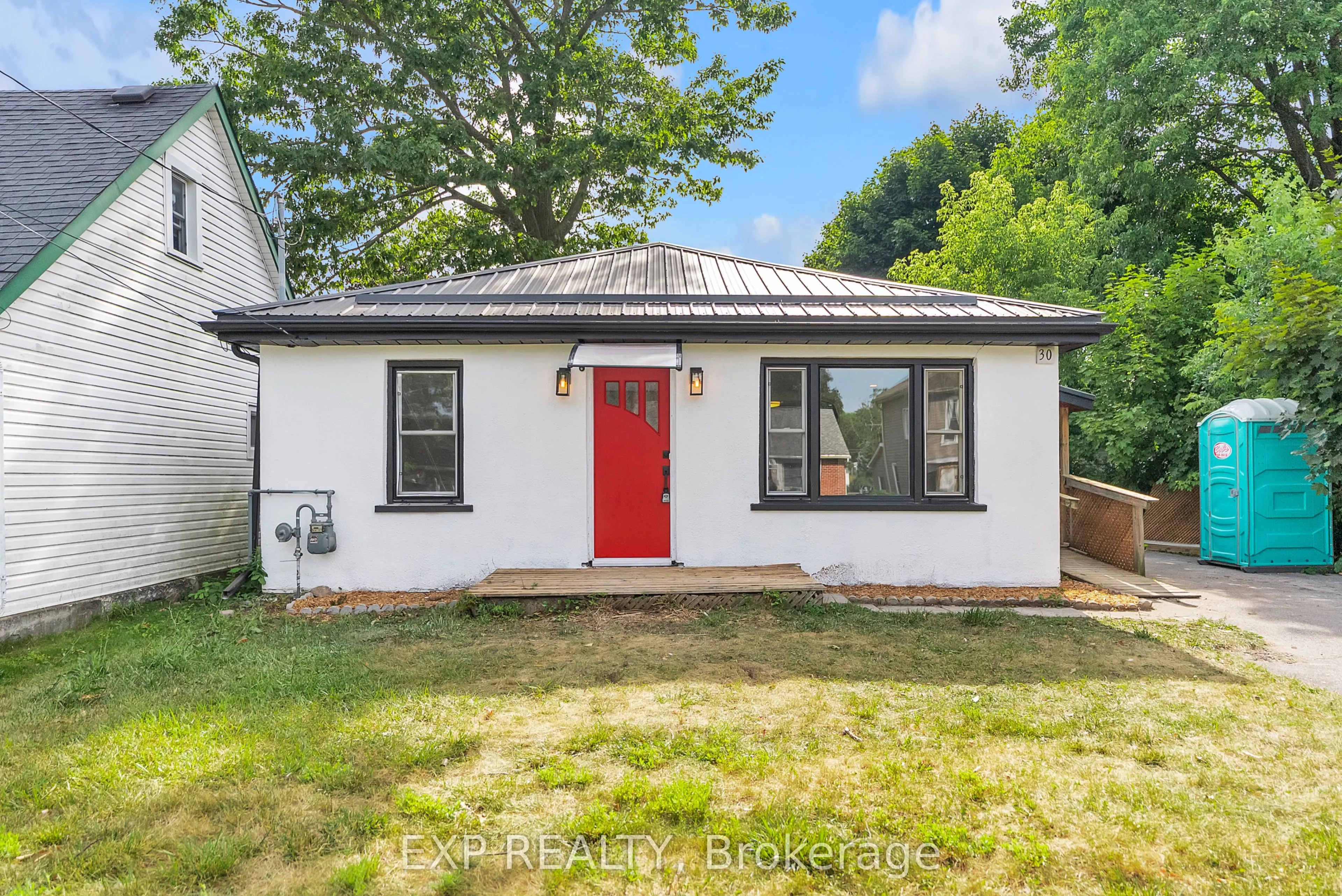 30 Leonard Avenue