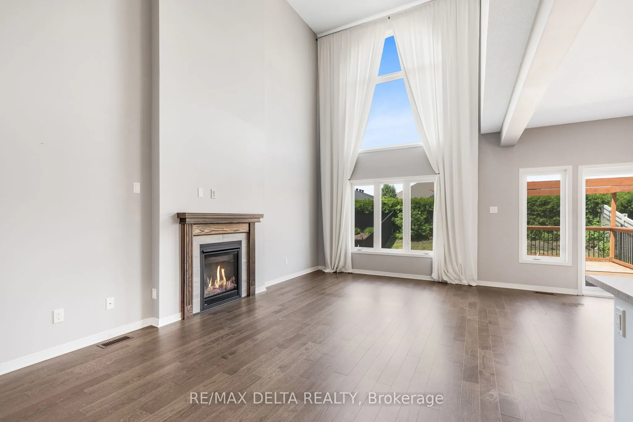 196 Onyx Crescent