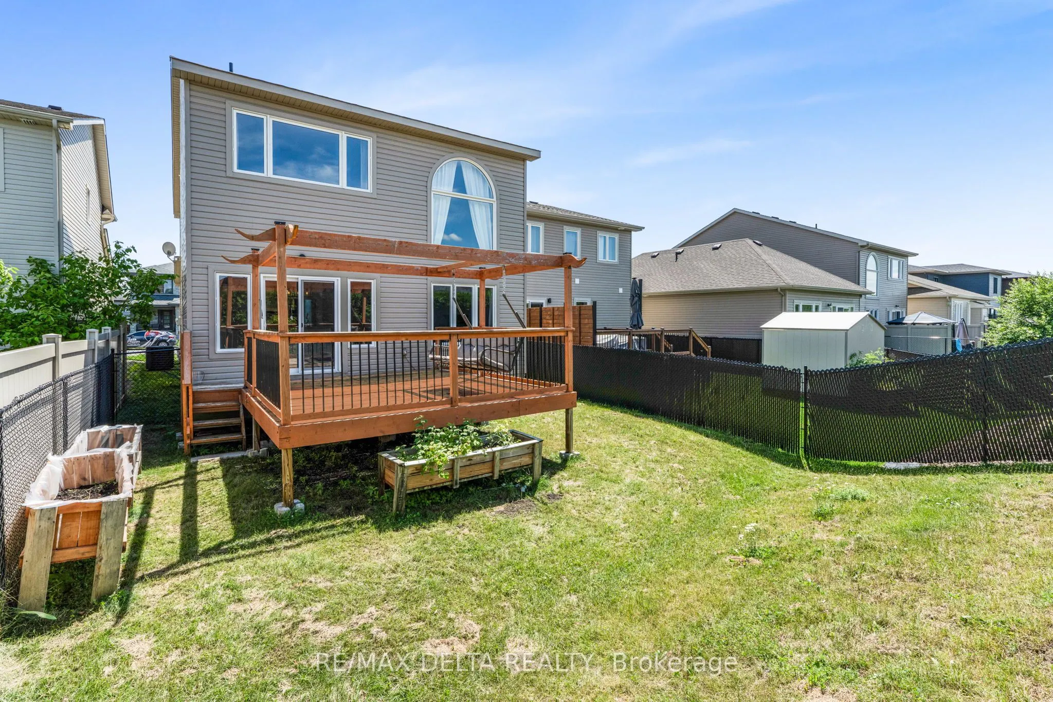 196 Onyx Crescent