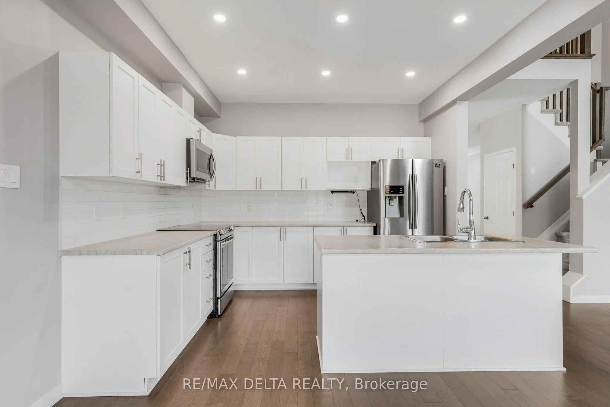 196 Onyx Crescent