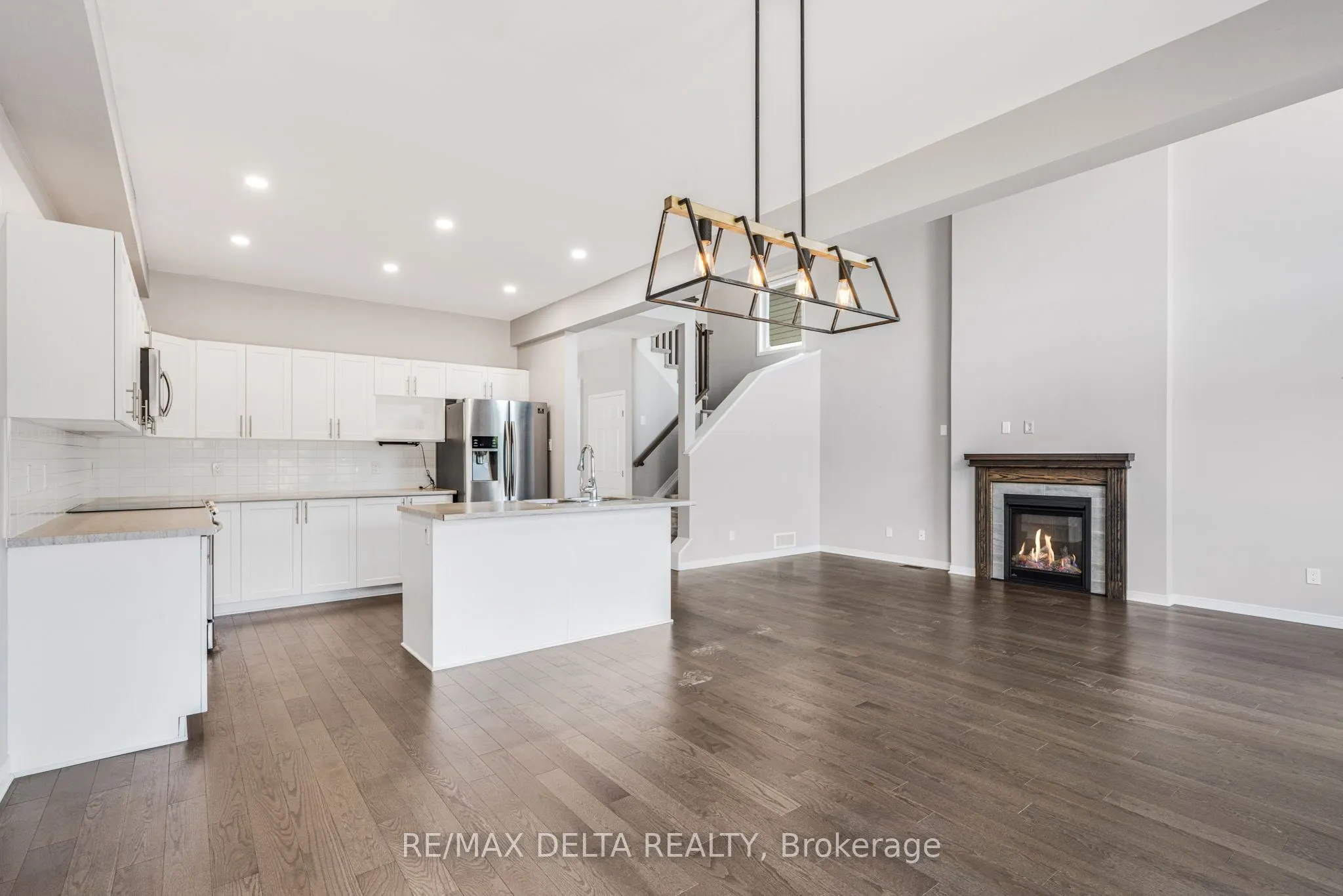 196 Onyx Crescent