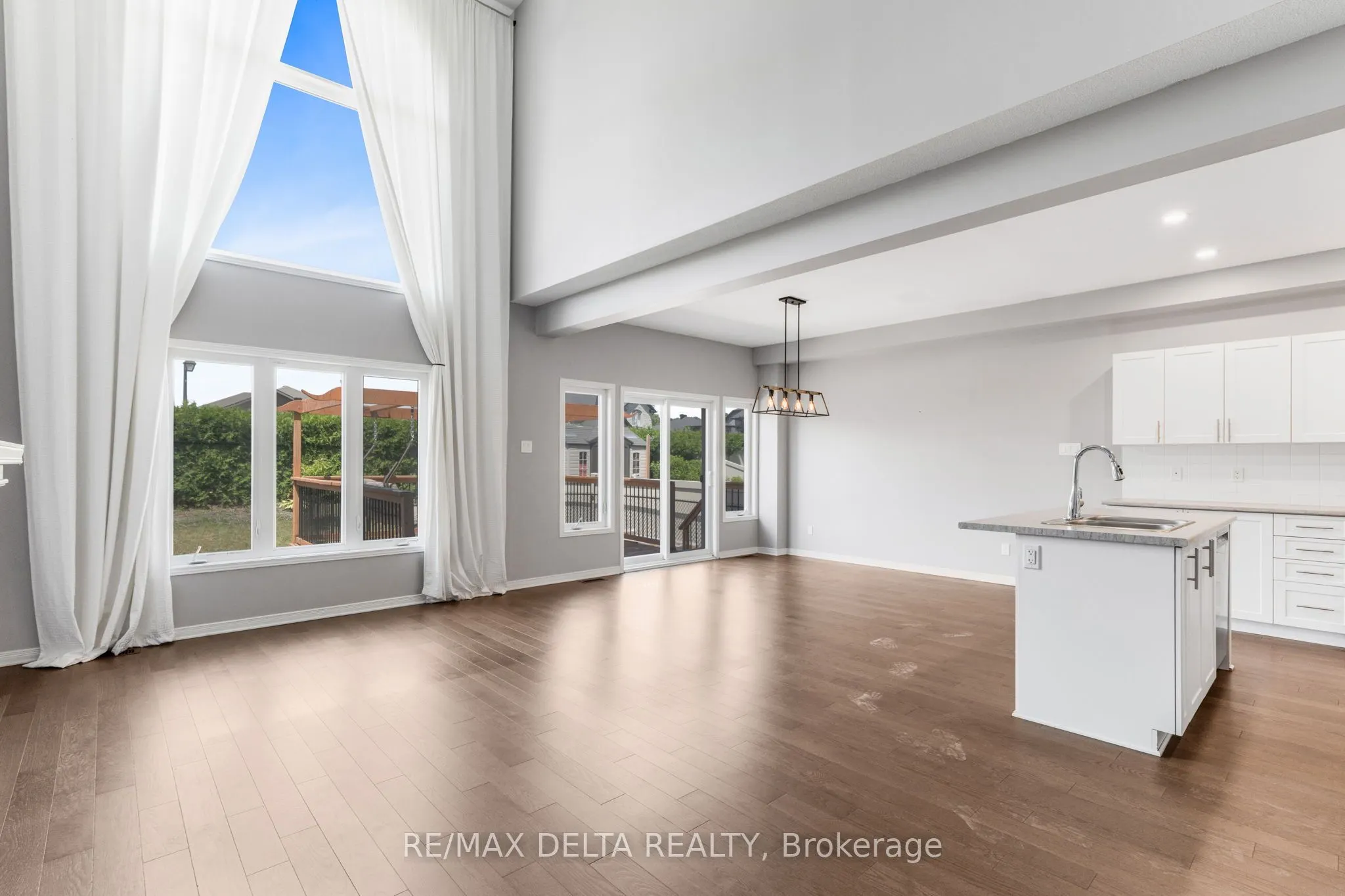 196 Onyx Crescent