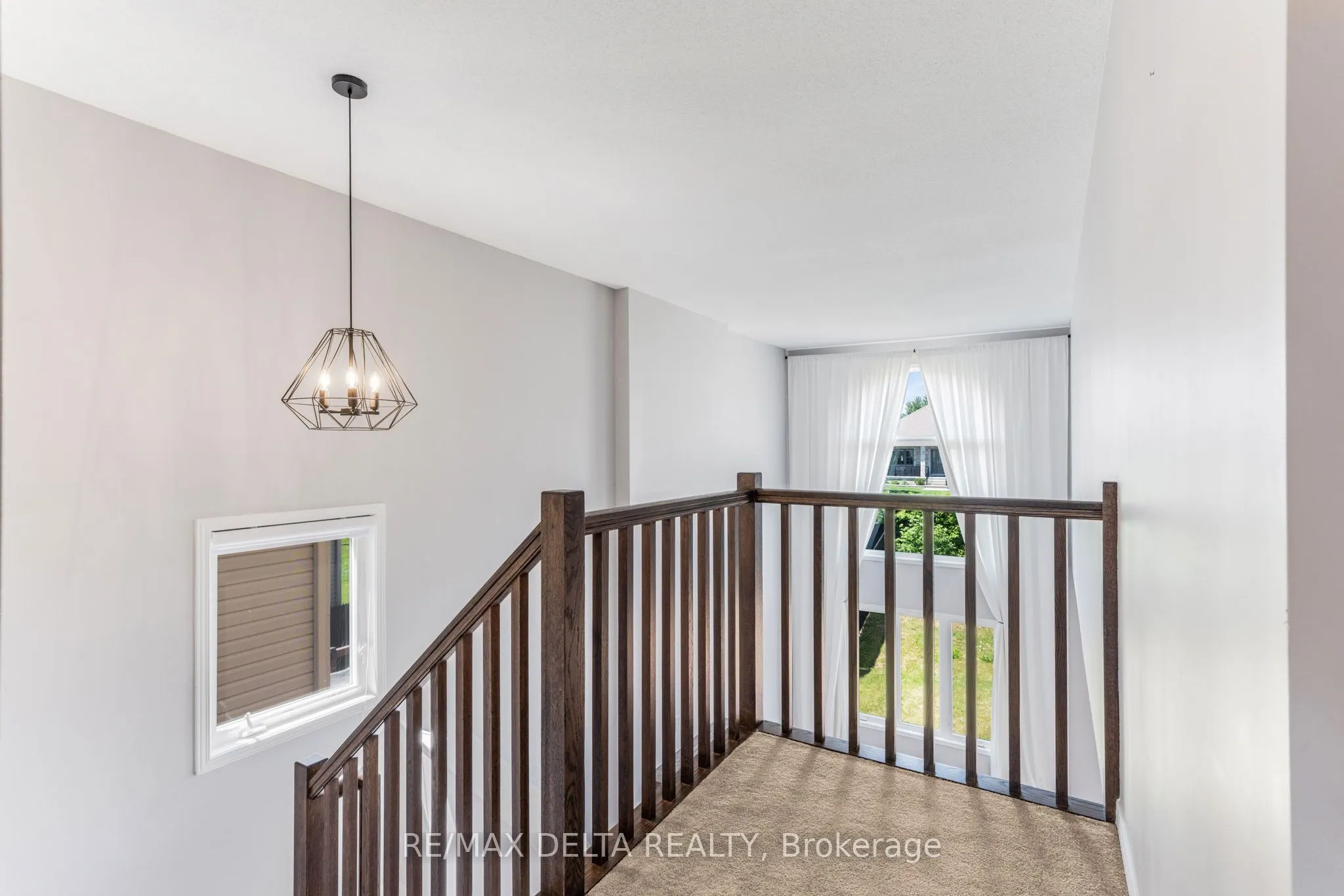 196 Onyx Crescent