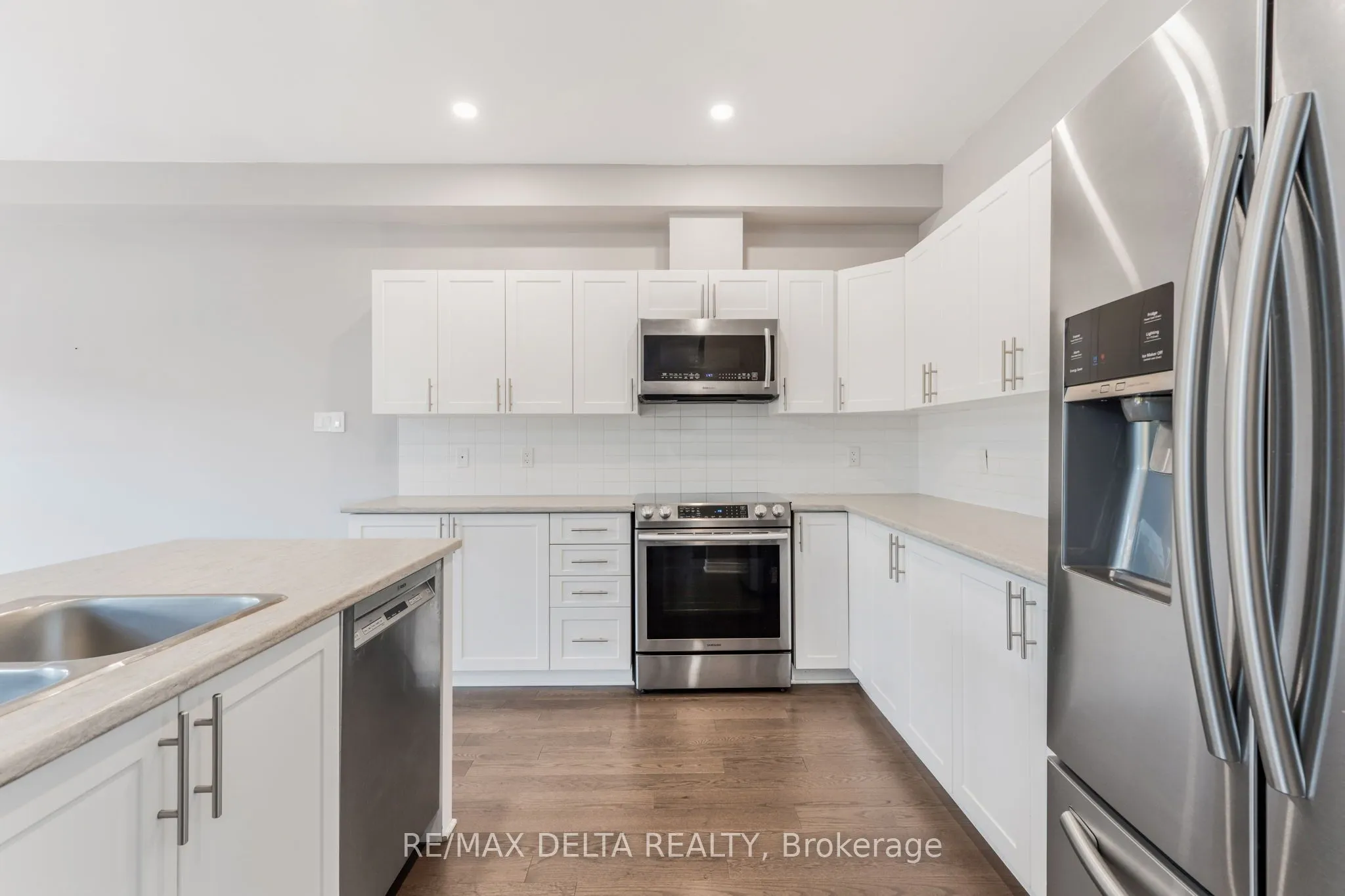 196 Onyx Crescent
