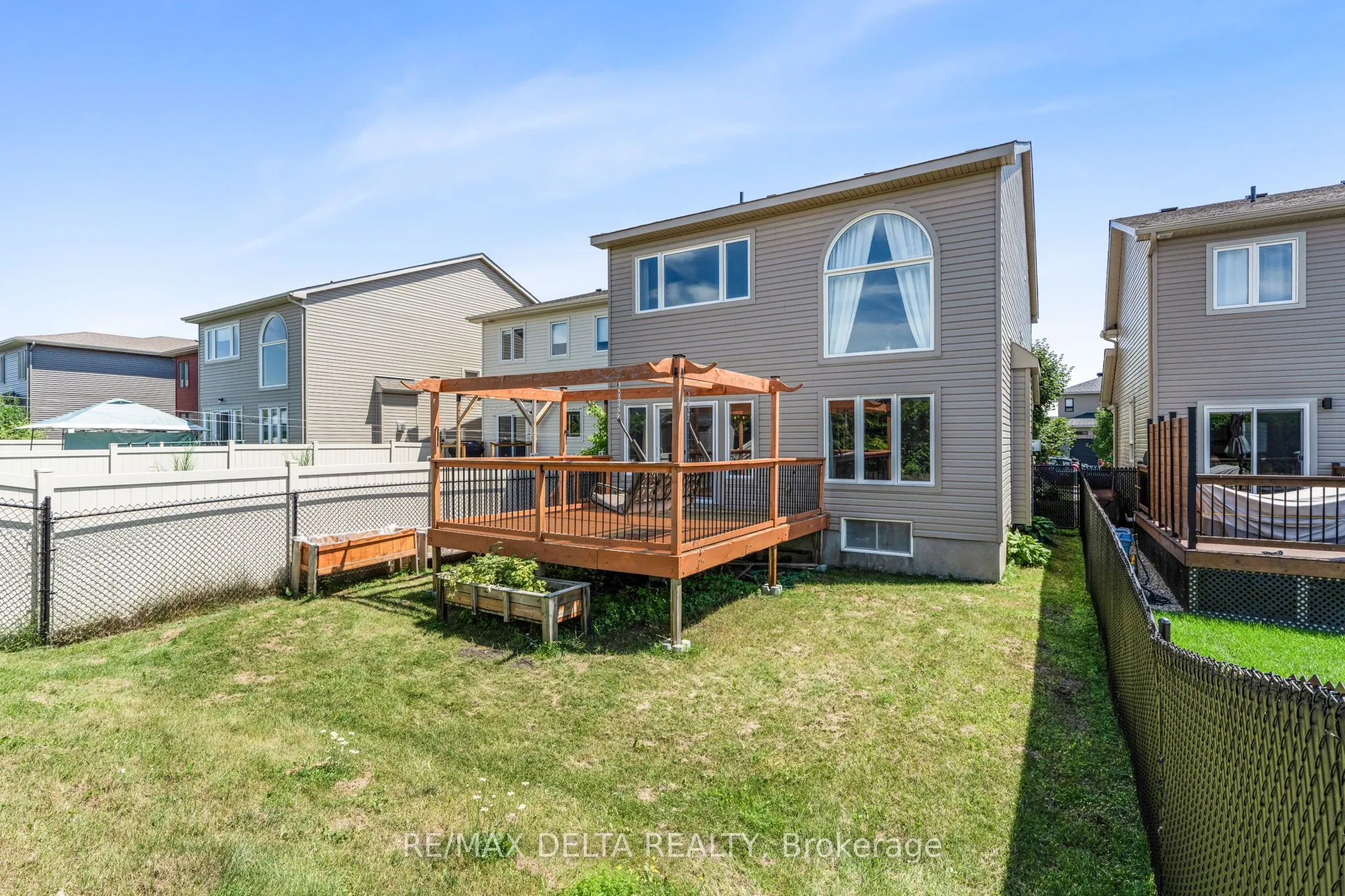 196 Onyx Crescent