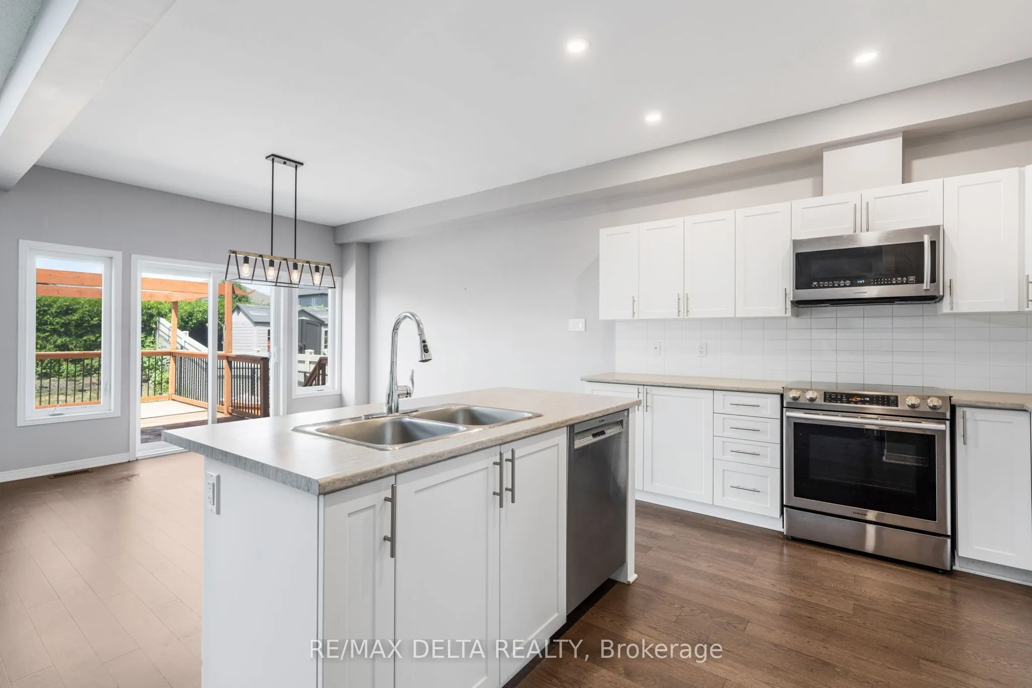 196 Onyx Crescent
