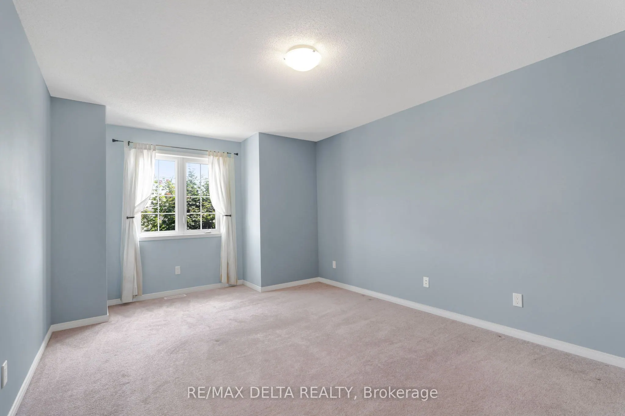 196 Onyx Crescent