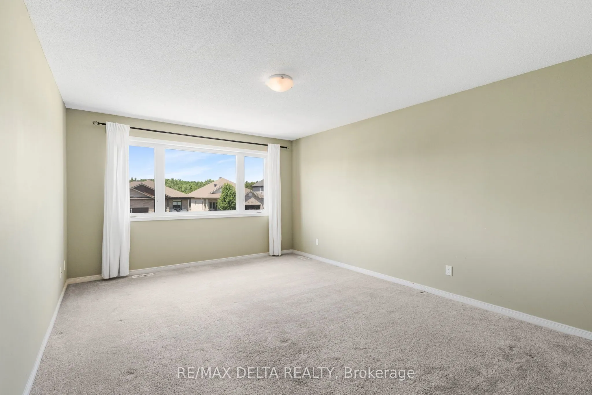 196 Onyx Crescent