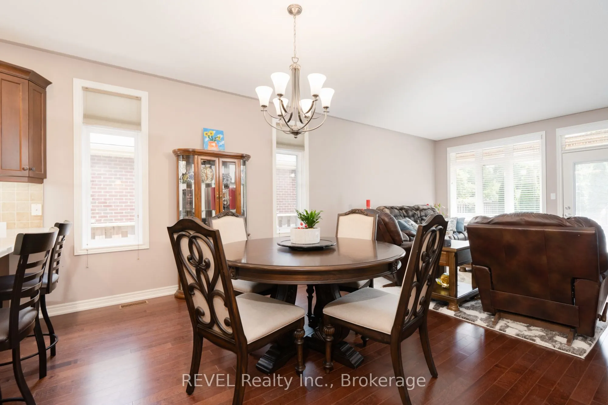 27 HICKORY Avenue