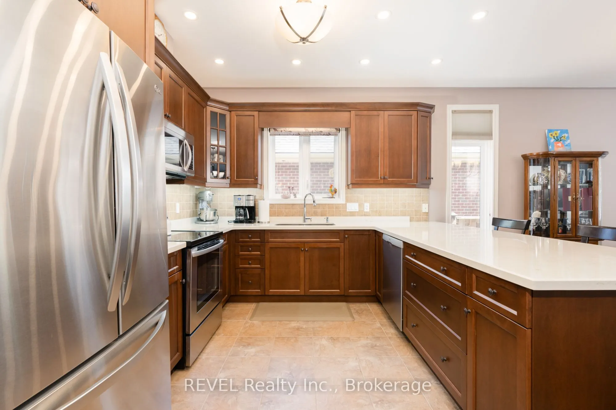 27 HICKORY Avenue