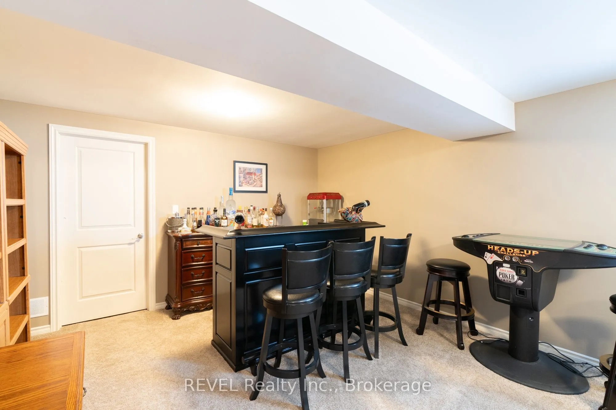 27 HICKORY Avenue