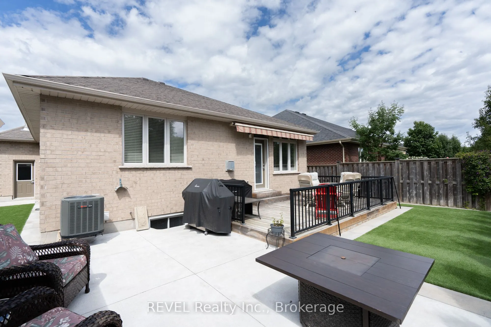 27 HICKORY Avenue