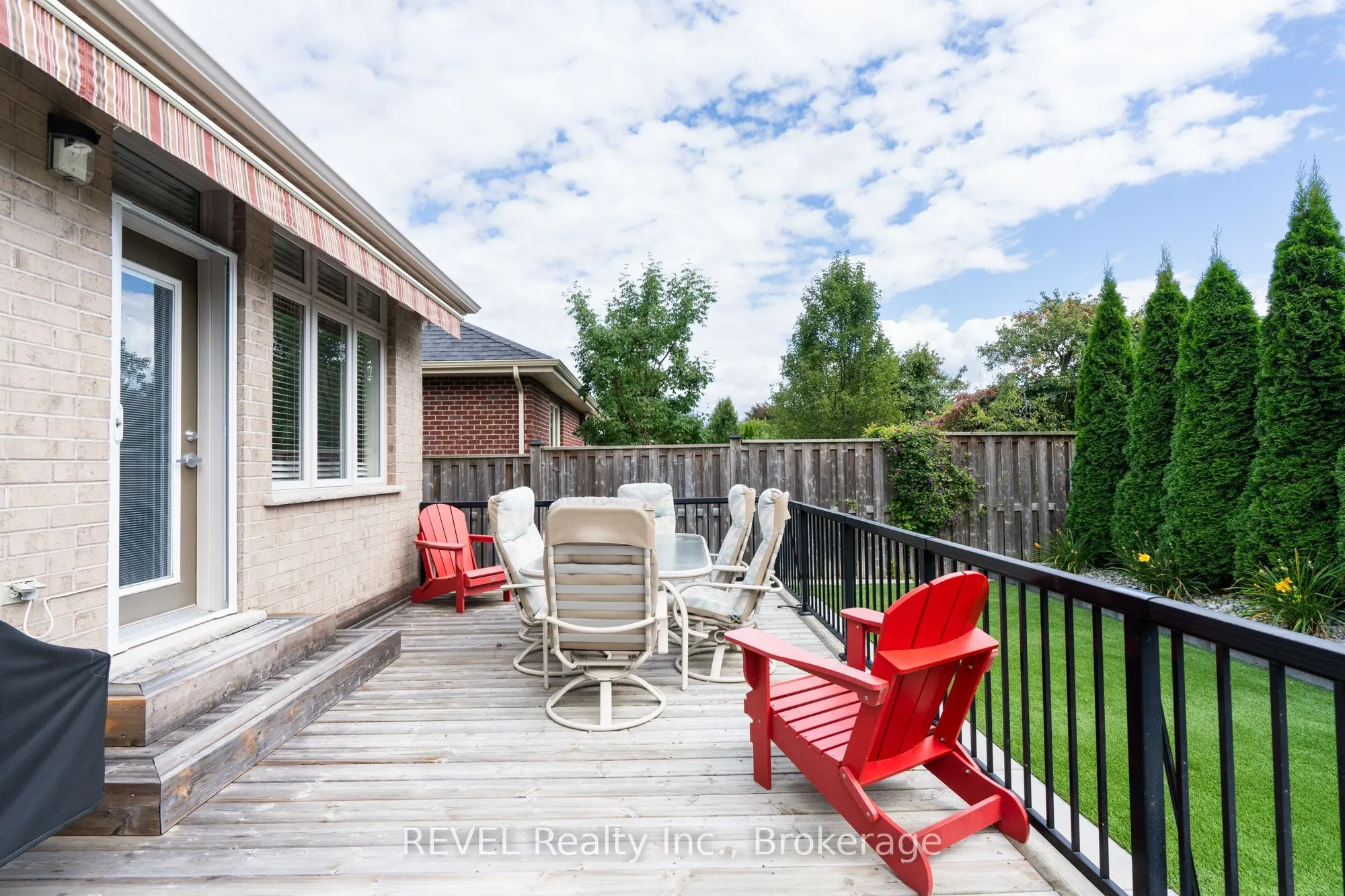 27 HICKORY Avenue
