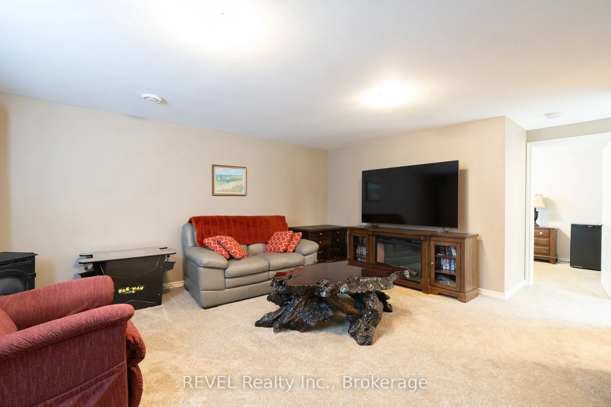 27 HICKORY Avenue
