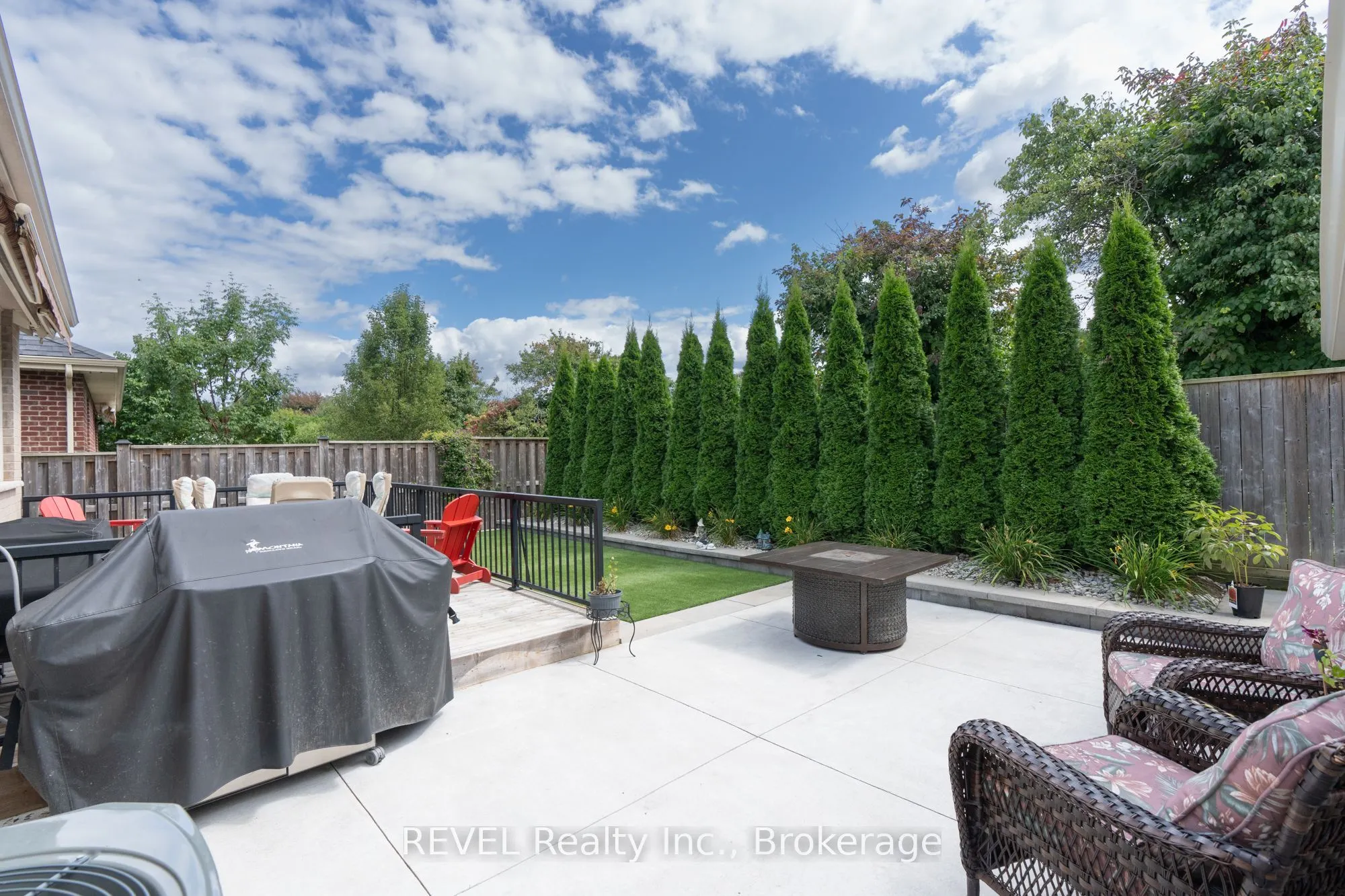 27 HICKORY Avenue