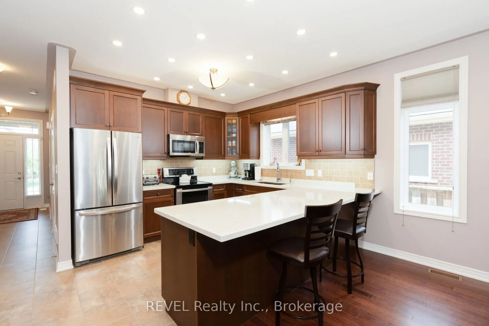 27 HICKORY Avenue