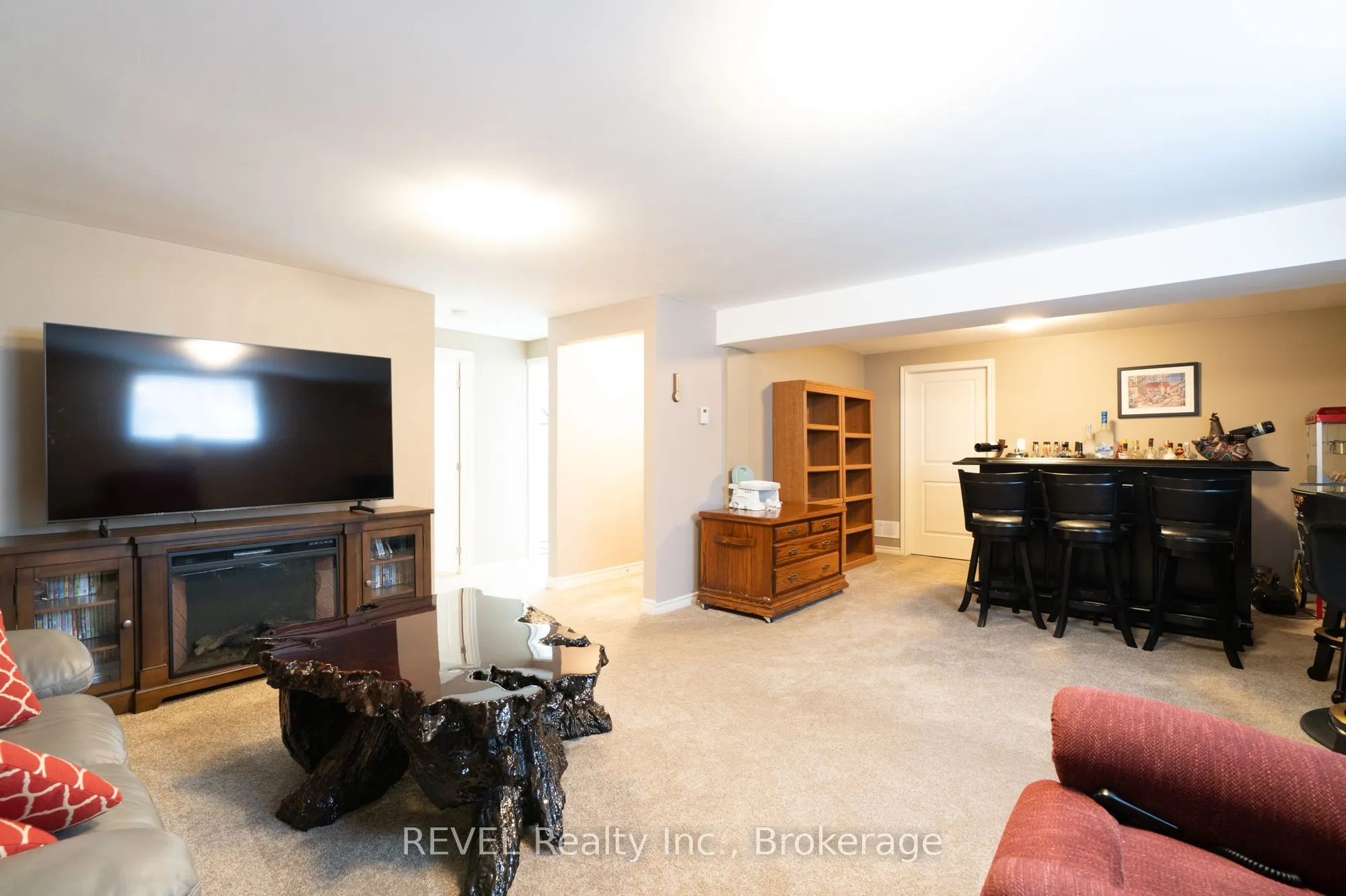 27 HICKORY Avenue