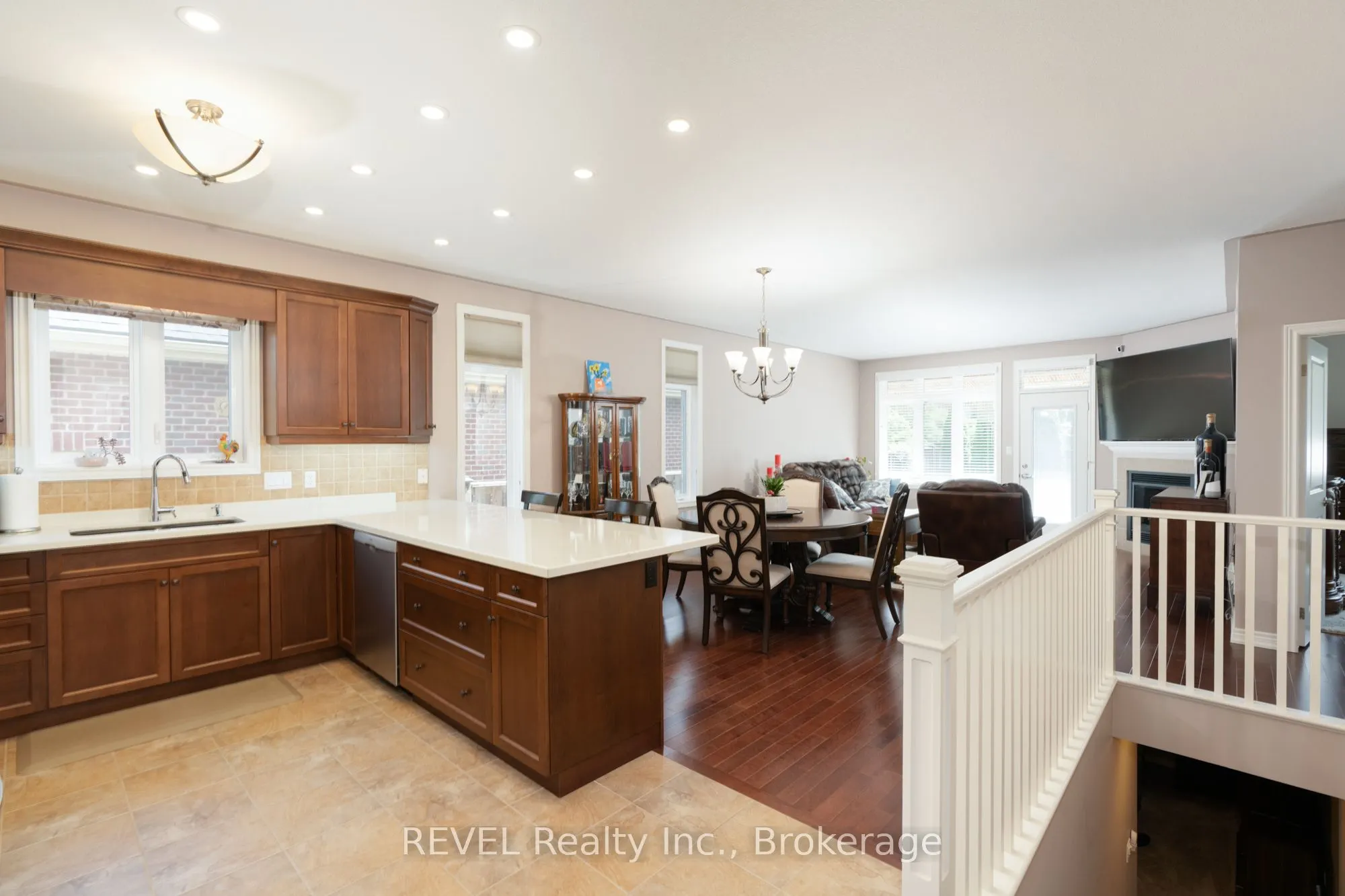 27 HICKORY Avenue