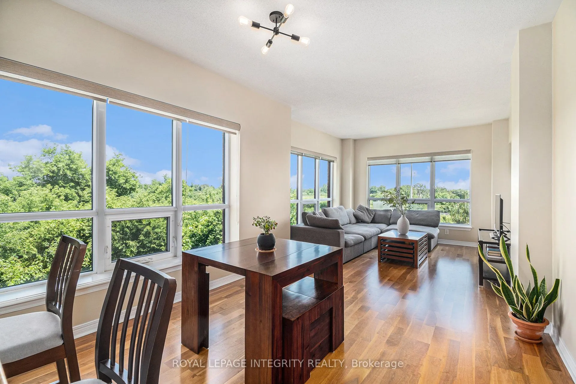 955 Beauparc Private, #211