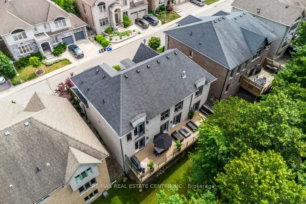 258 Edgewater Crescent, #12