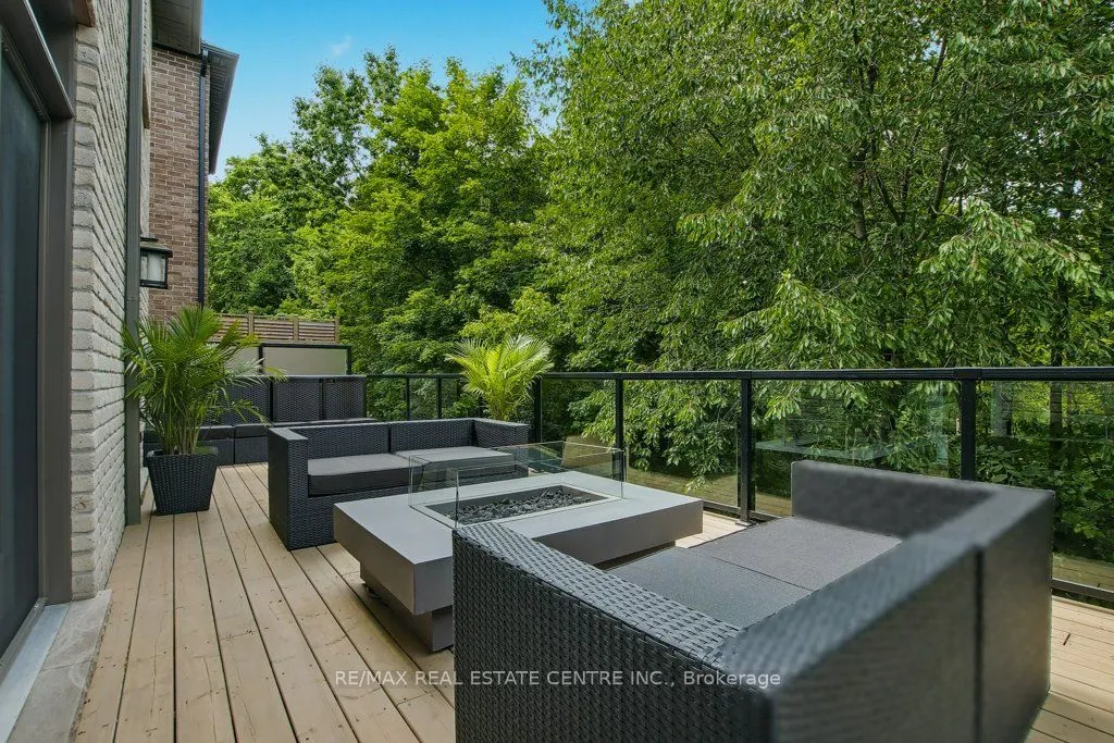 258 Edgewater Crescent, #12