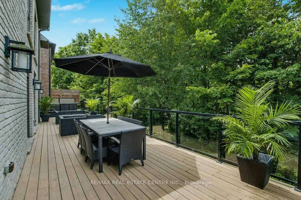 258 Edgewater Crescent, #12