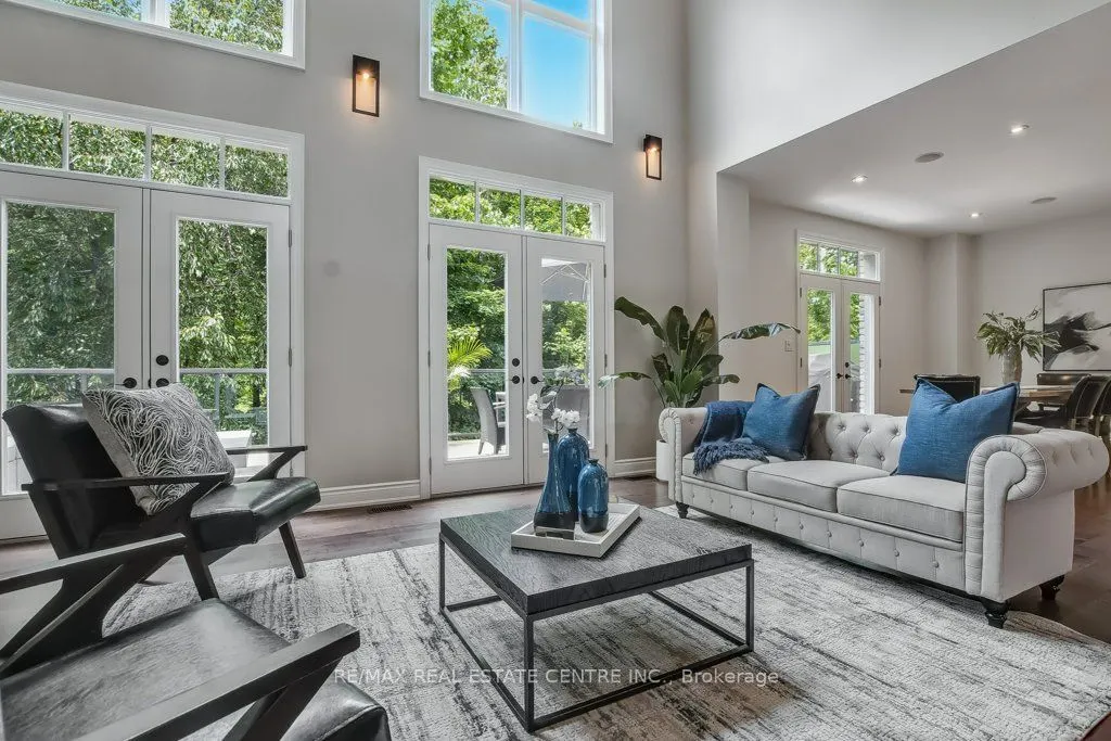 258 Edgewater Crescent, #12