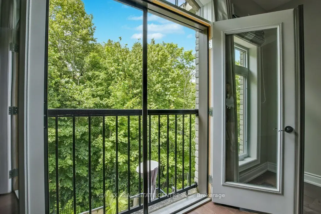 258 Edgewater Crescent, #12