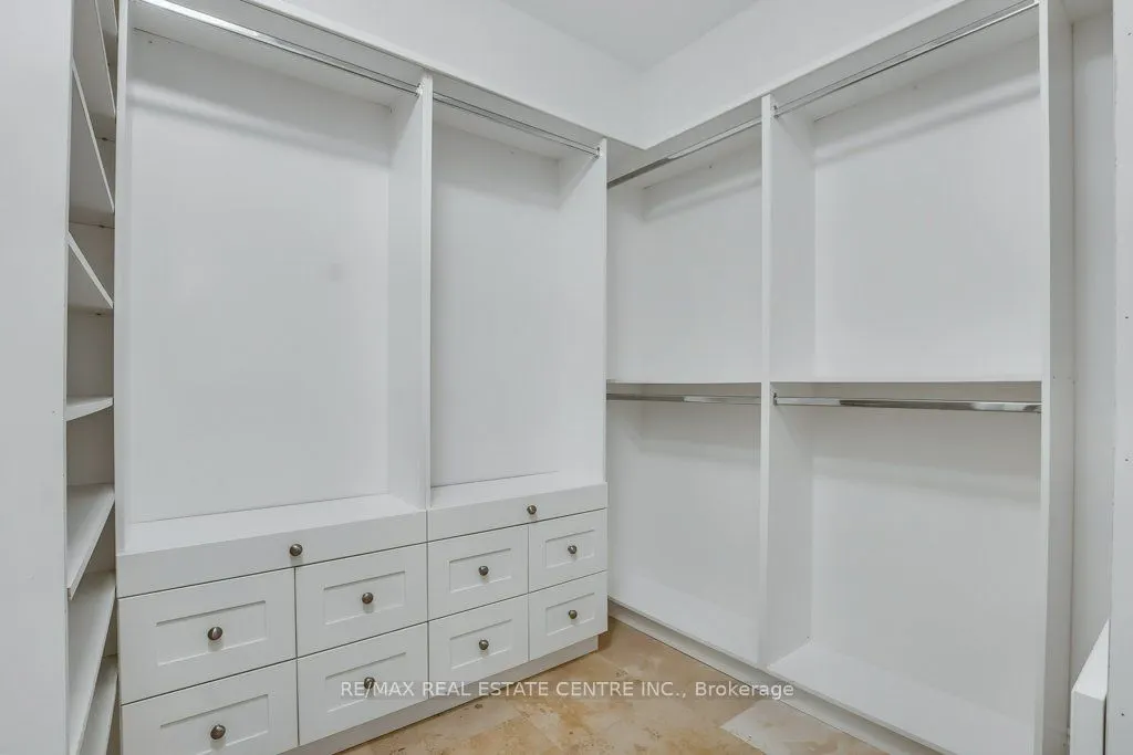 258 Edgewater Crescent, #12